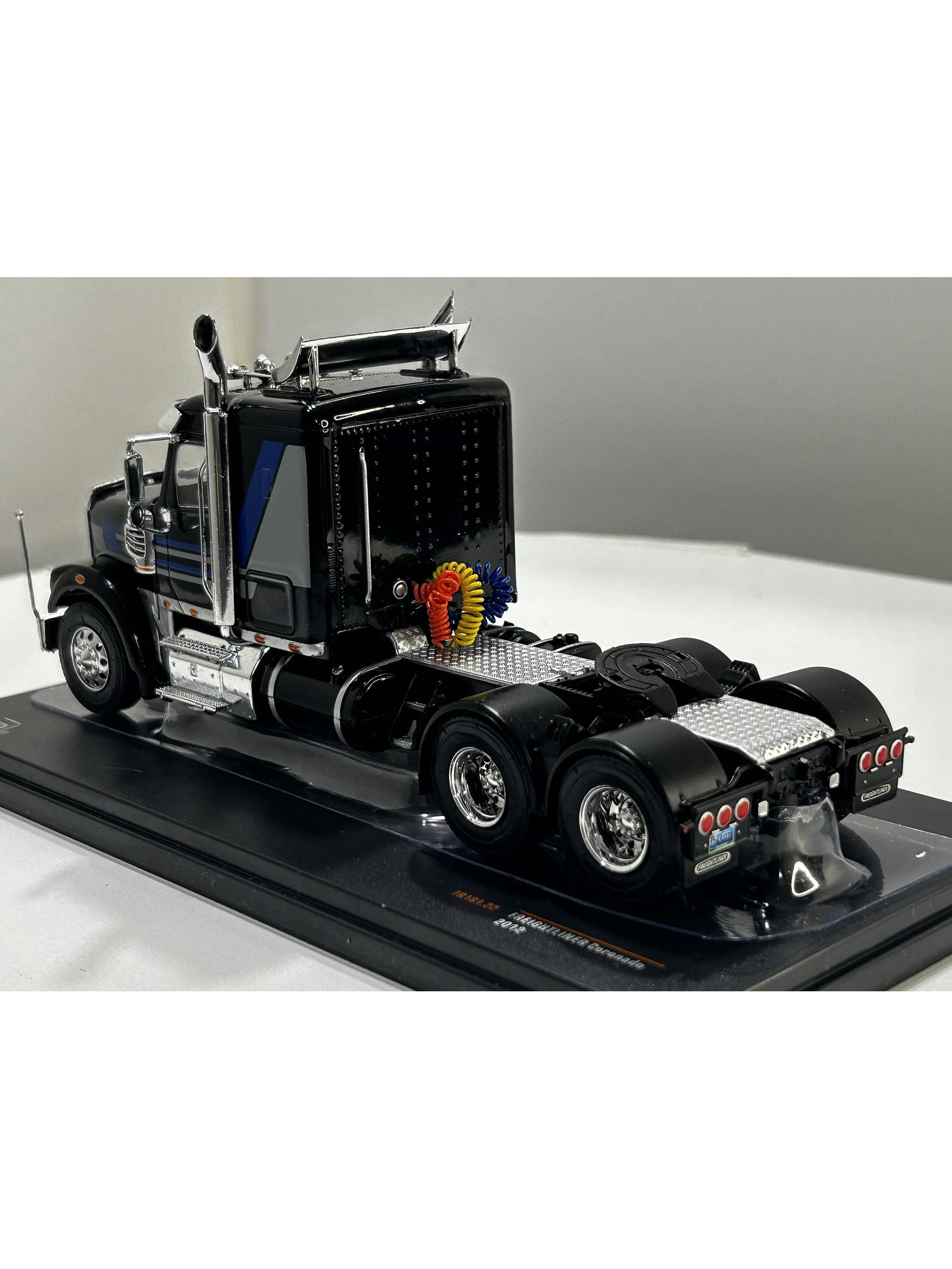 Camión Freightliner Coronado (2012) 6x4 |  IXO Models. Escala 1:43– Clásico americano de carretera | Diecast de colección 18