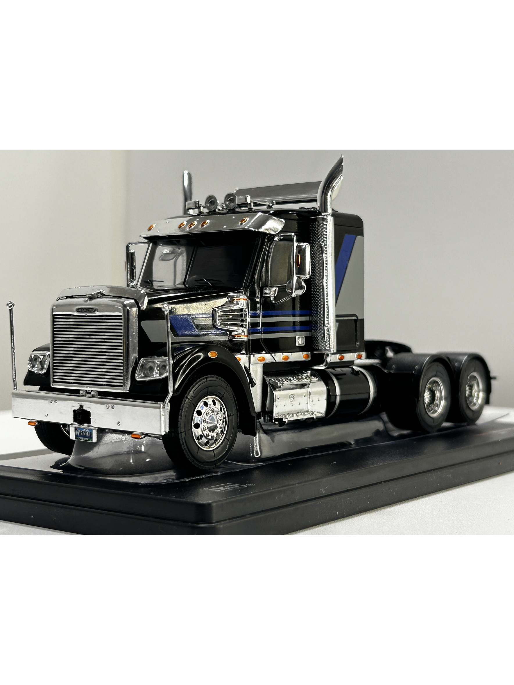Camión Freightliner Coronado (2012) 6x4 |  IXO Models. Escala 1:43– Clásico americano de carretera | Diecast de colección 13