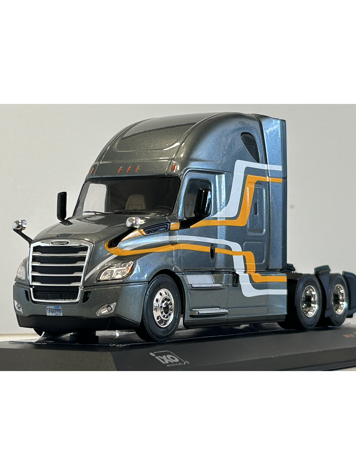 Freightliner Cascadia 2018 (1:43) – Camión Clásico Americano Ixo Models 10