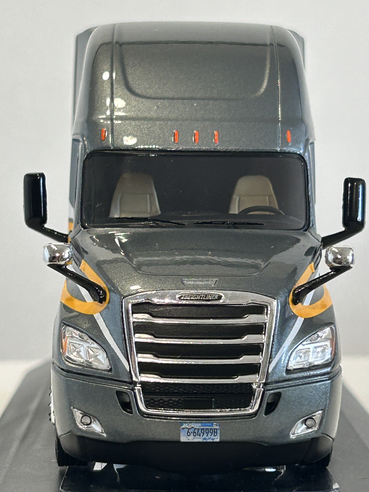 Freightliner Cascadia 2018 (1:43) – Camión Clásico Americano Ixo Models 11