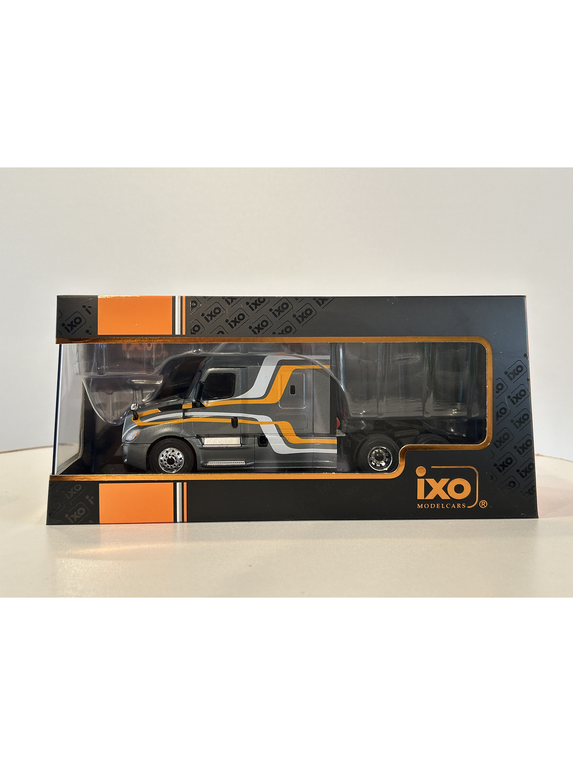 Freightliner Cascadia 2018 (1:43) – Camión Clásico Americano Ixo Models 19