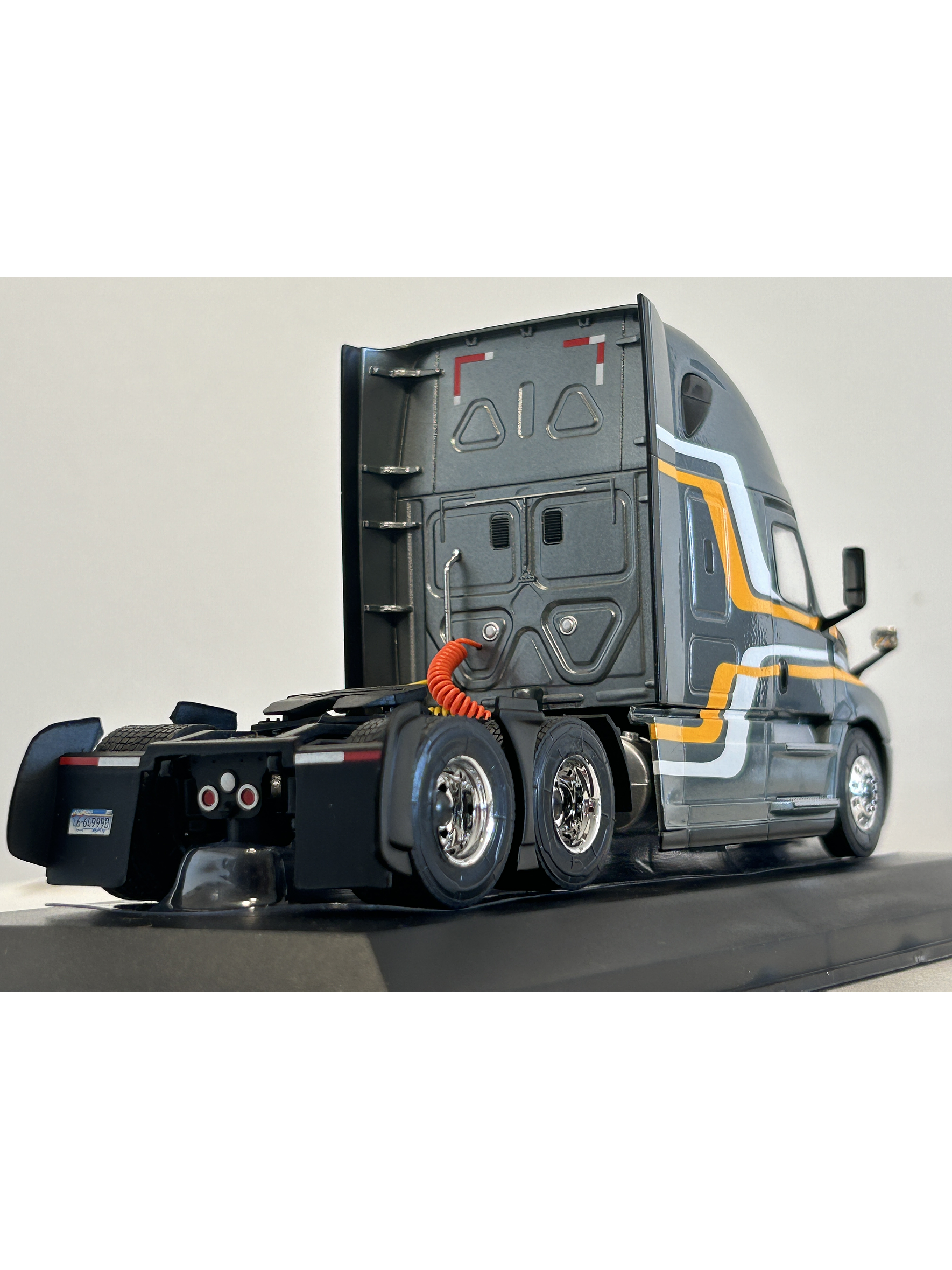 Freightliner Cascadia 2018 (1:43) – Camión Clásico Americano Ixo Models 15