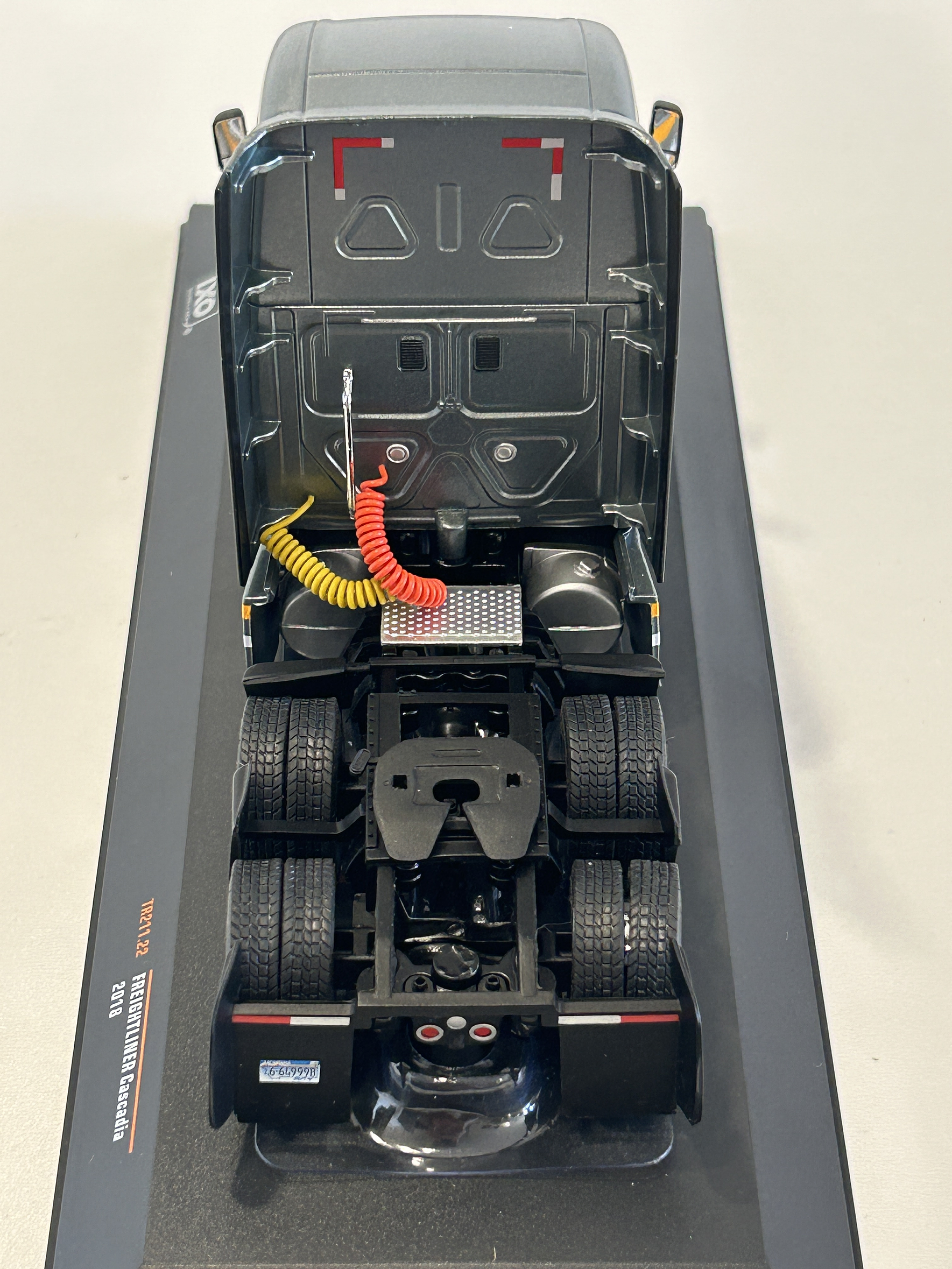 Freightliner Cascadia 2018 (1:43) – Camión Clásico Americano Ixo Models 16