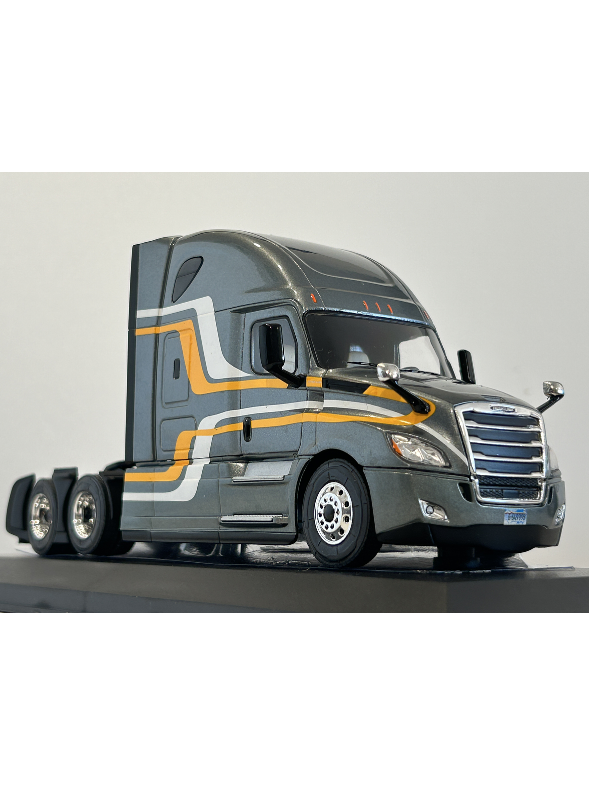 Freightliner Cascadia 2018 (1:43) – Camión Clásico Americano Ixo Models 13