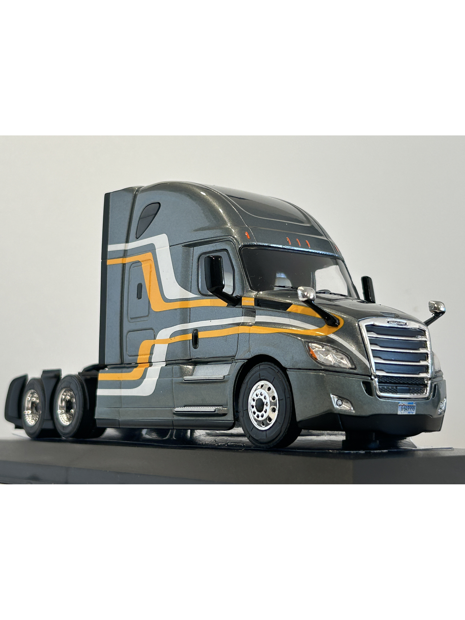 Freightliner Cascadia 2018 (1:43) – Camión Clásico Americano Ixo Models 13