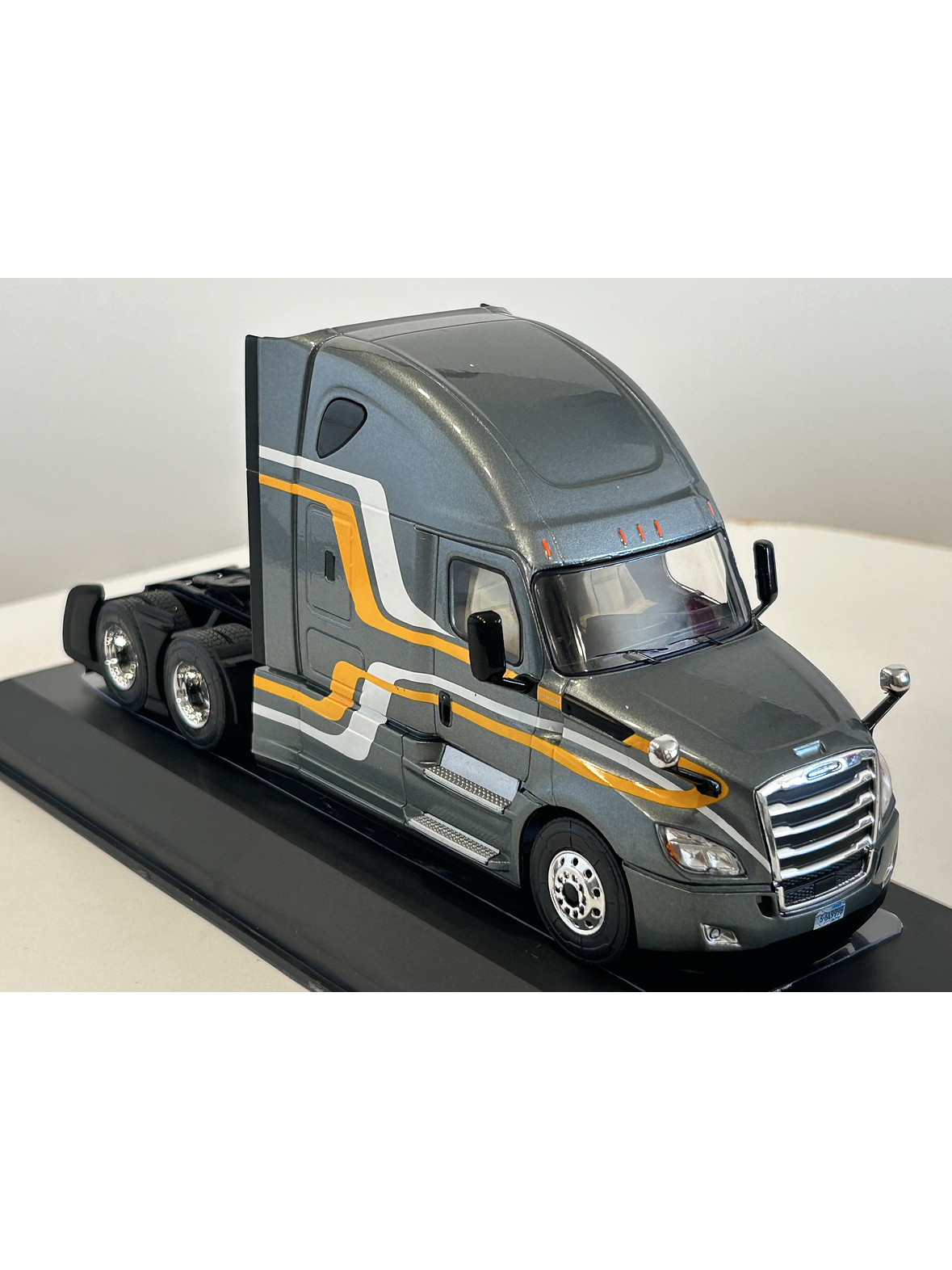 Freightliner Cascadia 2018 (1:43) – Camión Clásico Americano Ixo Models 12