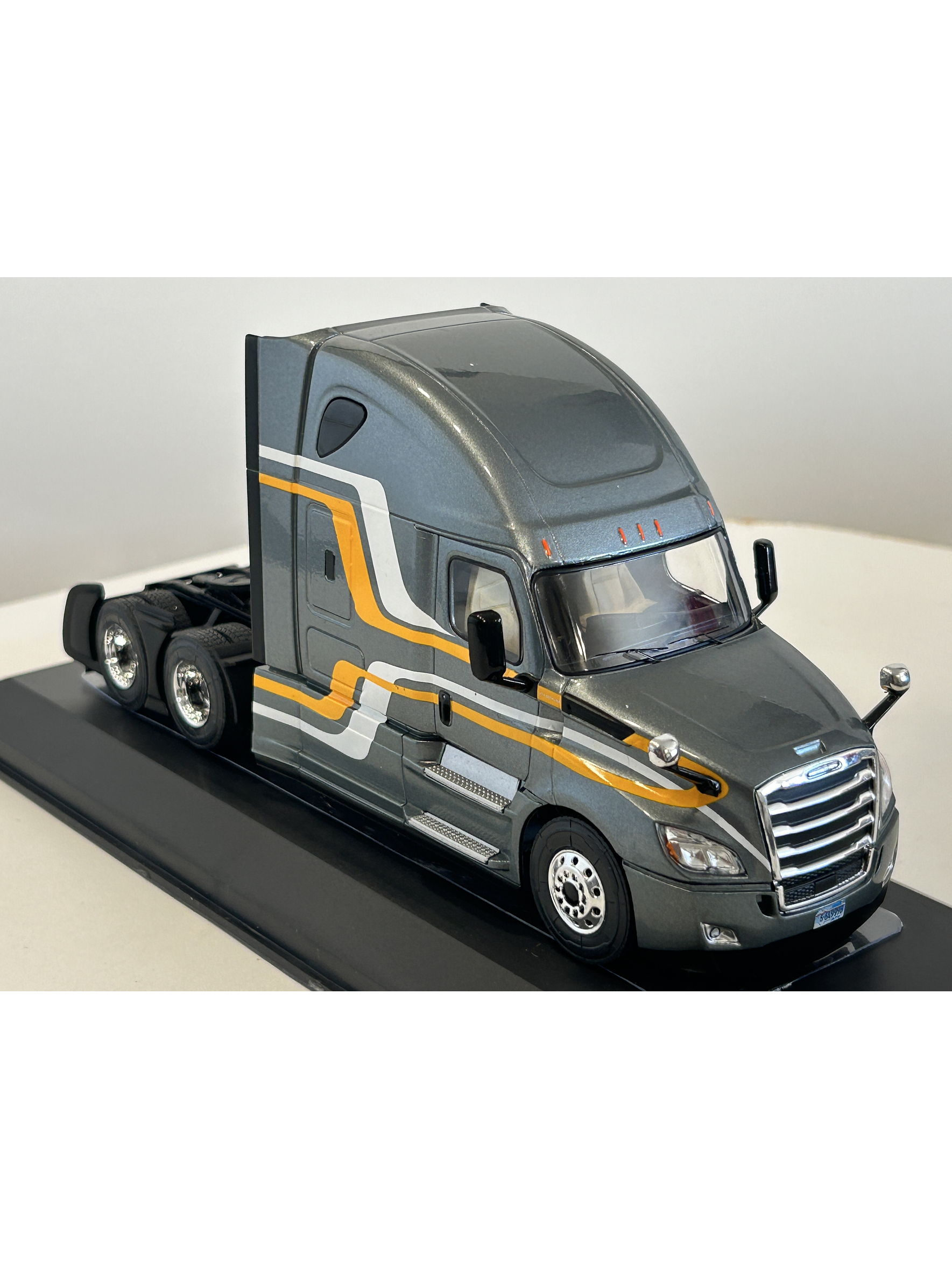 Freightliner Cascadia 2018 (1:43) – Camión Clásico Americano Ixo Models 12