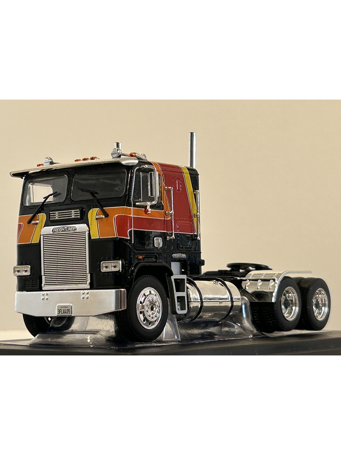 Freightliner FLA 1993 – Camión Clásico Escala 1:43 Ixo Models 11