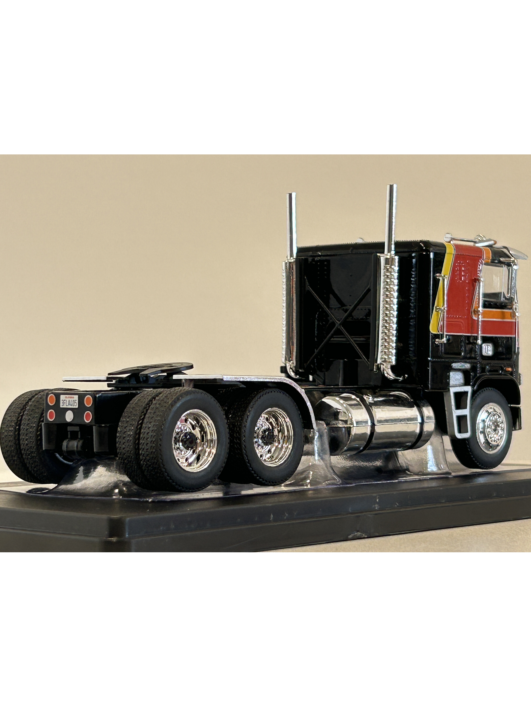 Freightliner FLA 1993 – Camión Clásico Escala 1:43 Ixo Models 16