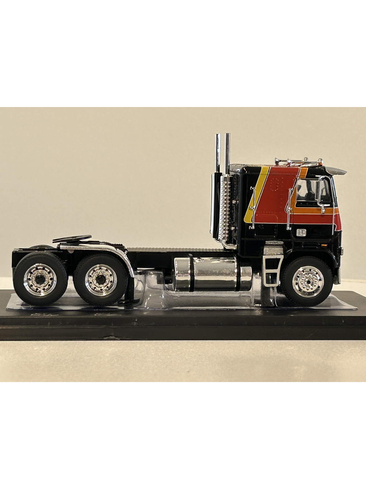 Freightliner FLA 1993 – Camión Clásico Escala 1:43 Ixo Models 15