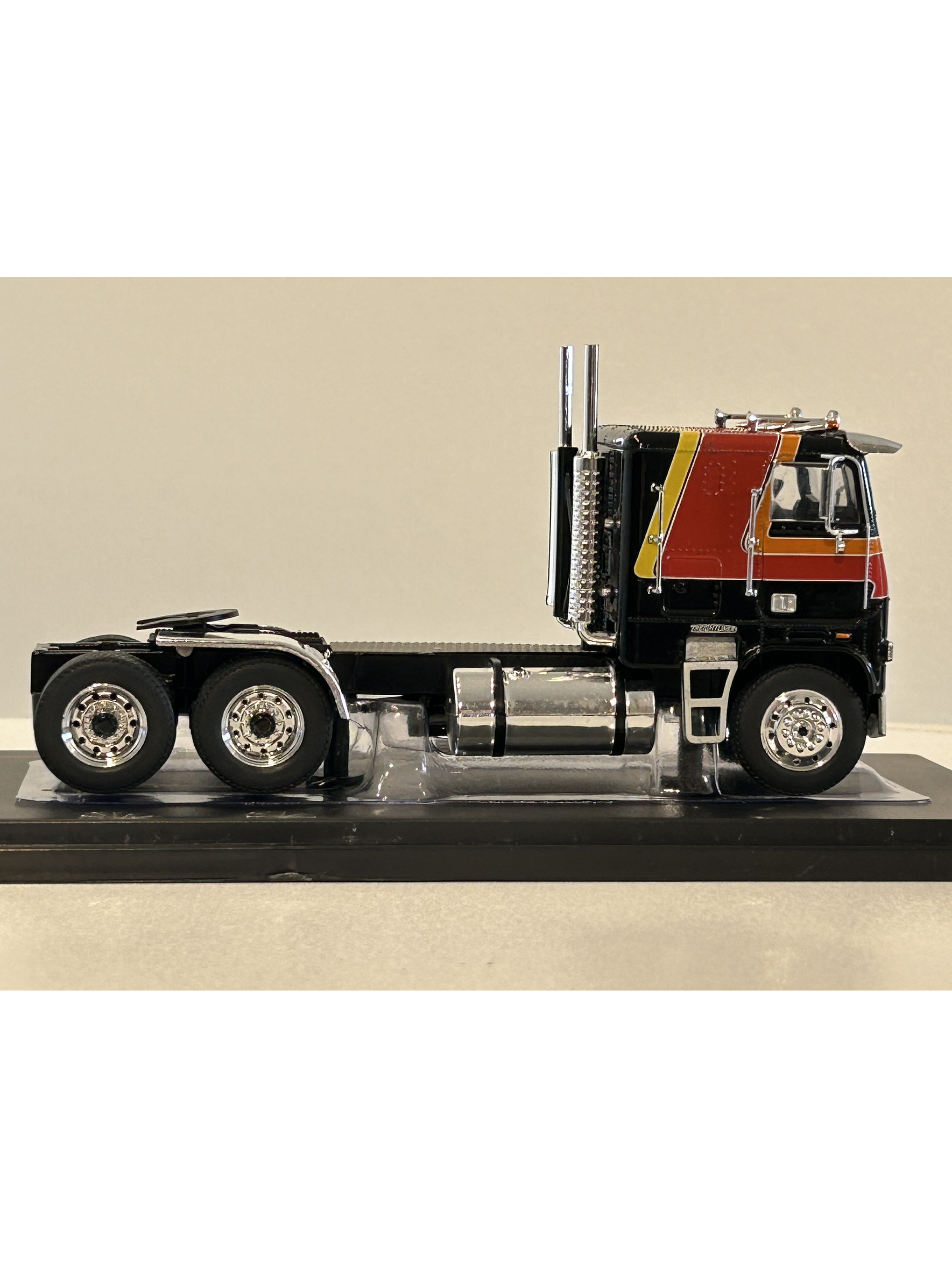 Freightliner FLA 1993 – Camión Clásico Escala 1:43 Ixo Models 15