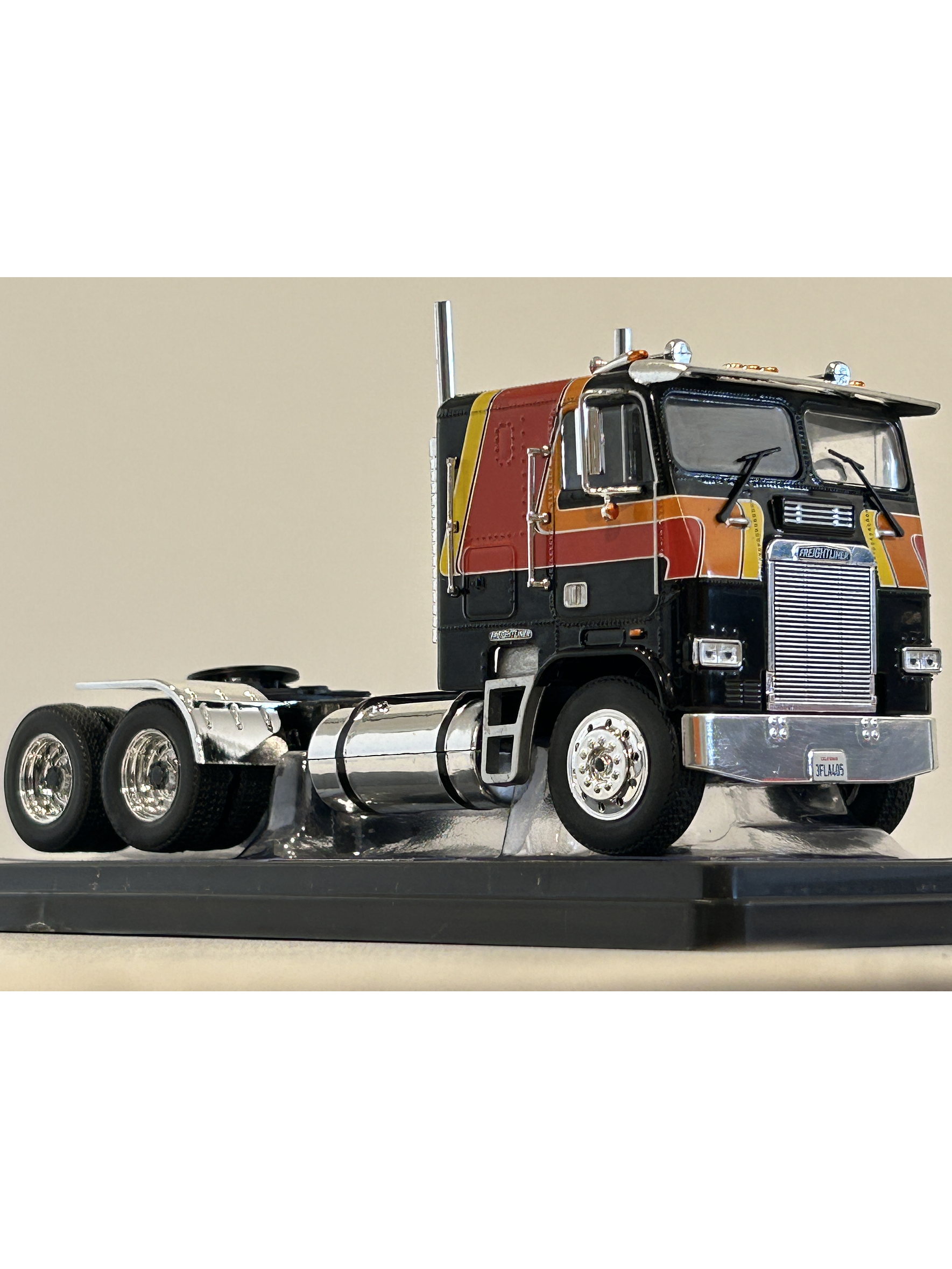 Freightliner FLA 1993 – Camión Clásico Escala 1:43 Ixo Models 14