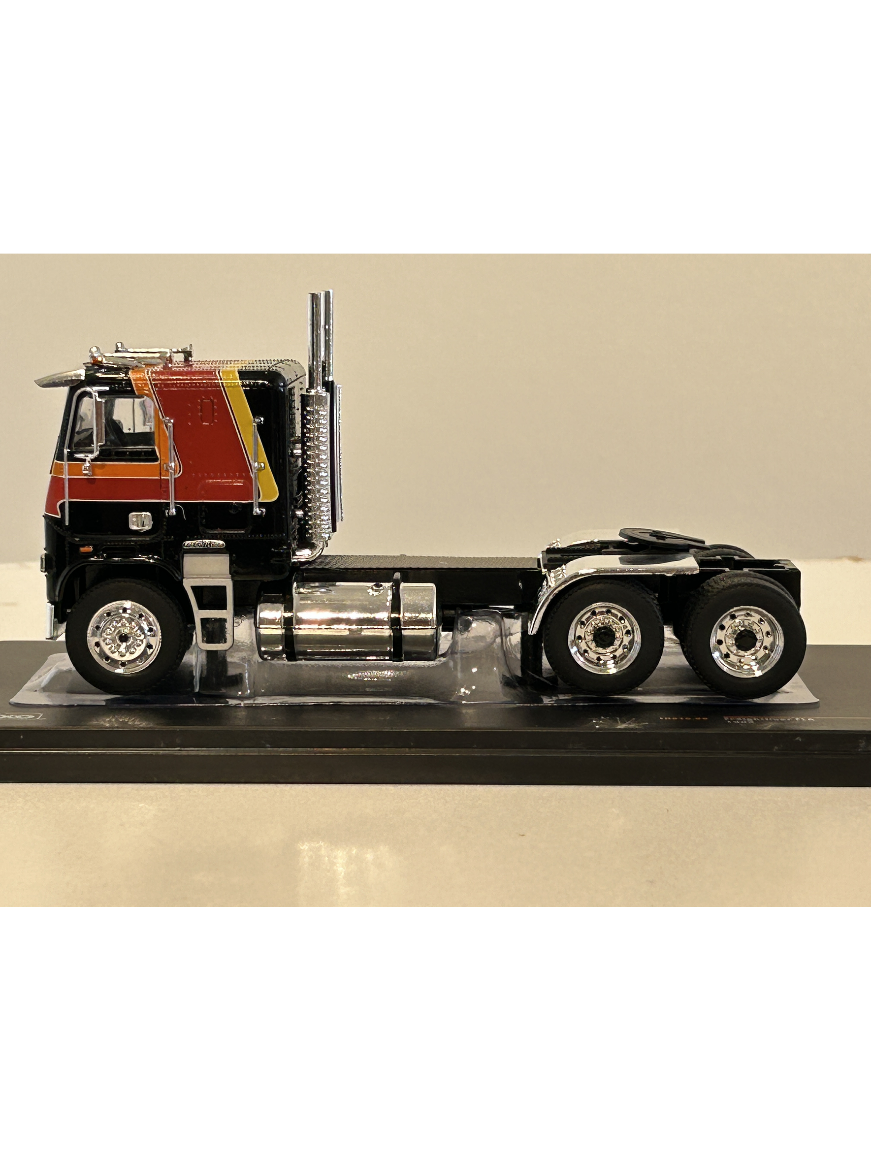 Freightliner FLA 1993 – Camión Clásico Escala 1:43 Ixo Models 19