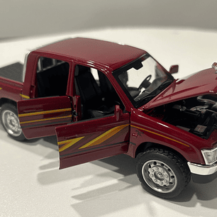 Toyota Hilux doble cabina de los 90's burdeo – CHIMEI Model 1:32 – Camioneta clásica japonesa a escala
