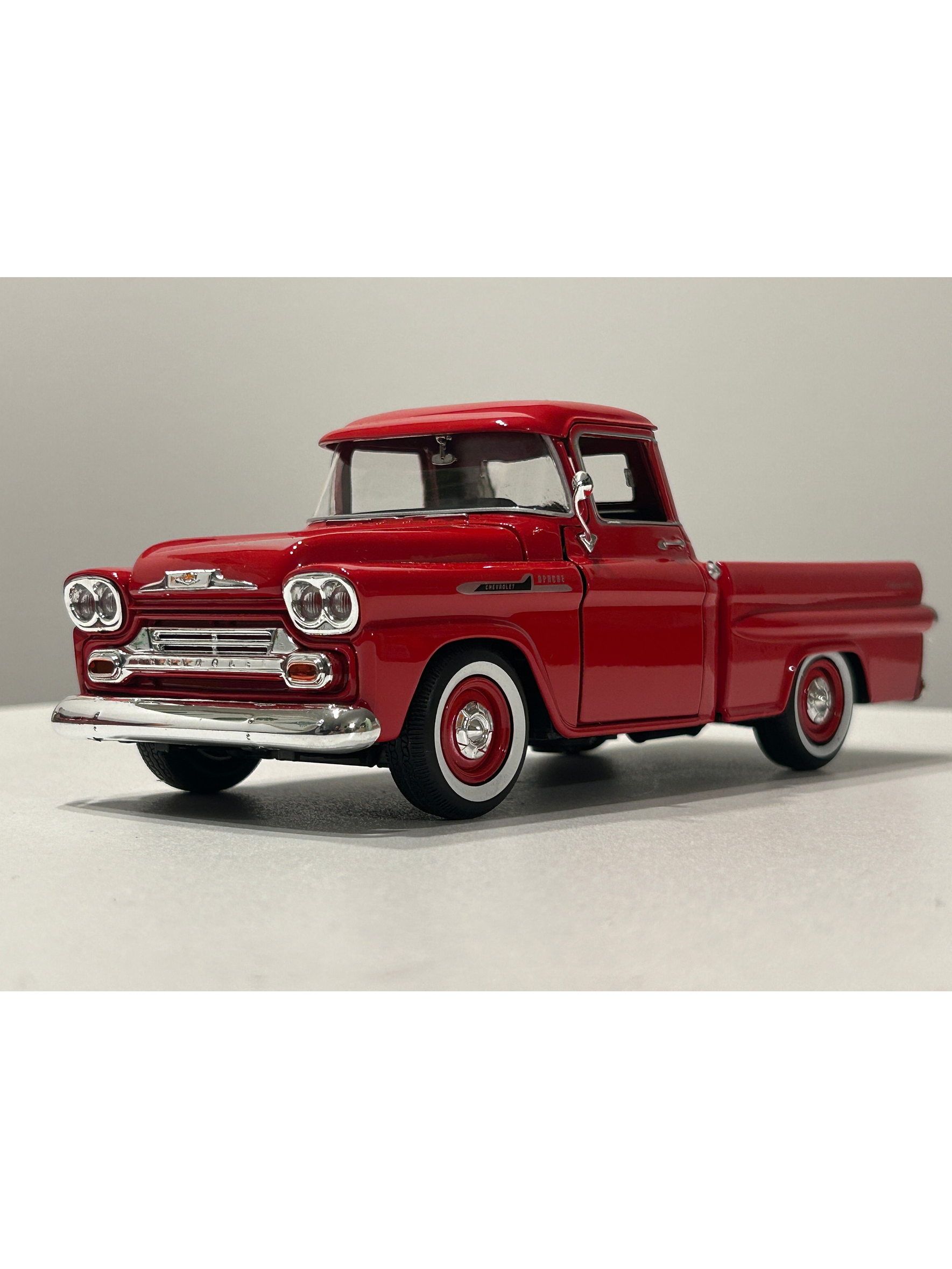 Chevrolet Apache Fleetside 1958 Motormax 1:24 – Pickup clásica americana de colección 1