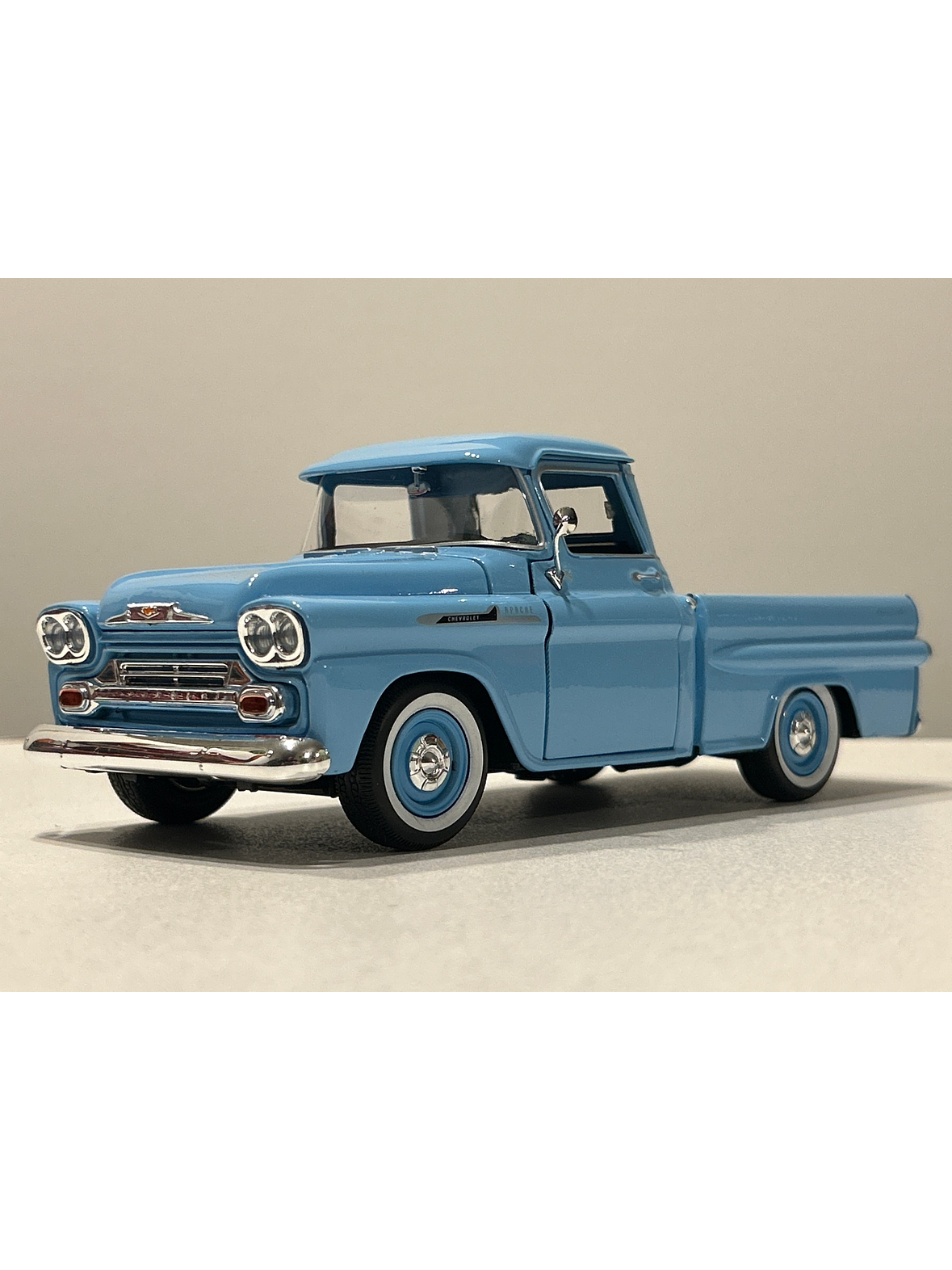 Chevrolet Apache Fleetside 1958 Motormax 1:24 – Pickup clásica americana de colección 4