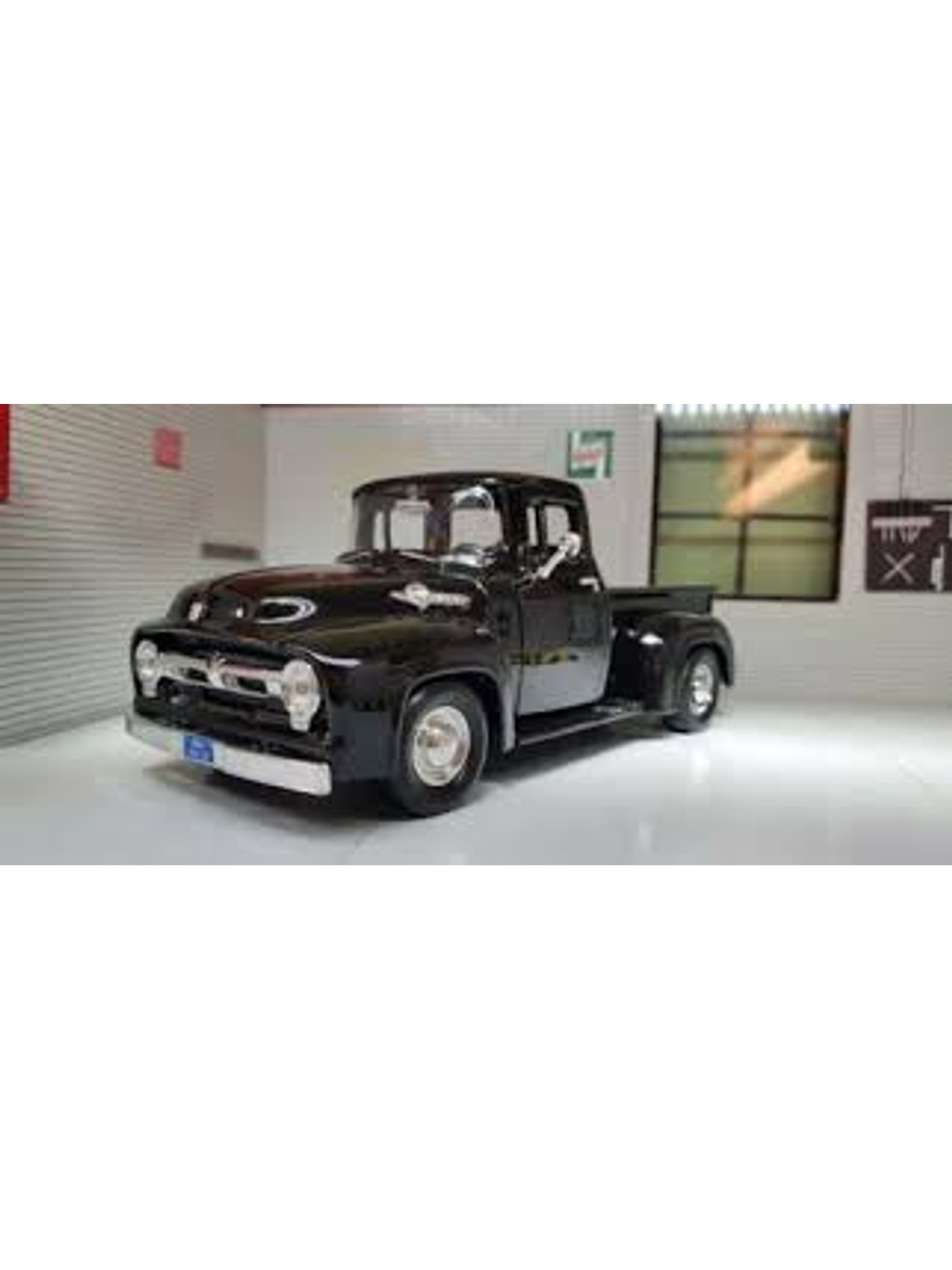 Motormax Ford F-100 Pick Up 1956 Negra 1:24 – Camioneta clásica americana a escala para coleccionistas en Chile 1