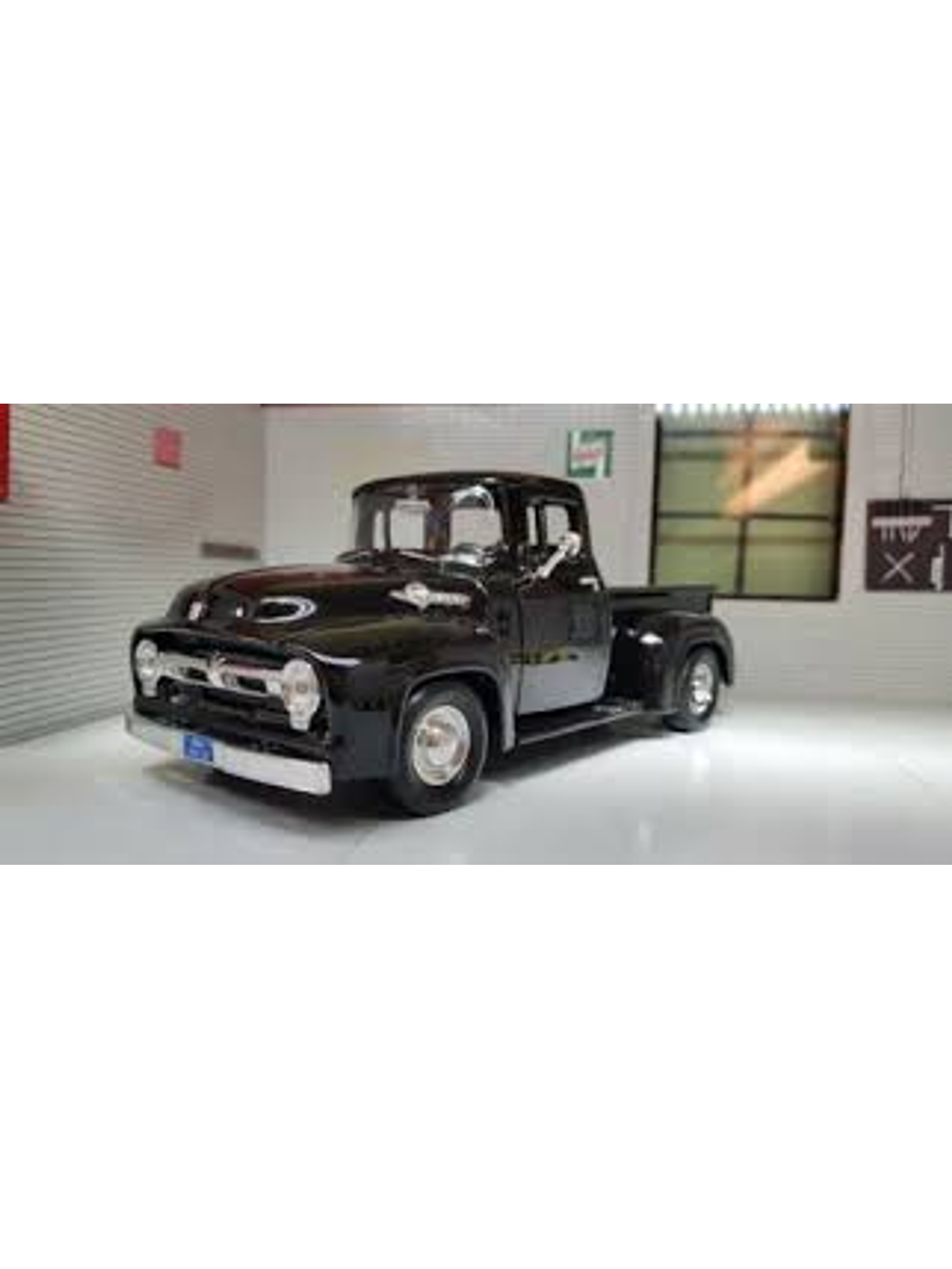 Motormax Ford F-100 Pick Up 1956 Negra 1:24 – Camioneta clásica americana a escala para coleccionistas en Chile 1