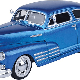 Motormax 1:24 Chevrolet Aerosedan Fleetline 1948 azul metálico – Clásico americano de posguerra para coleccionistas exigentes