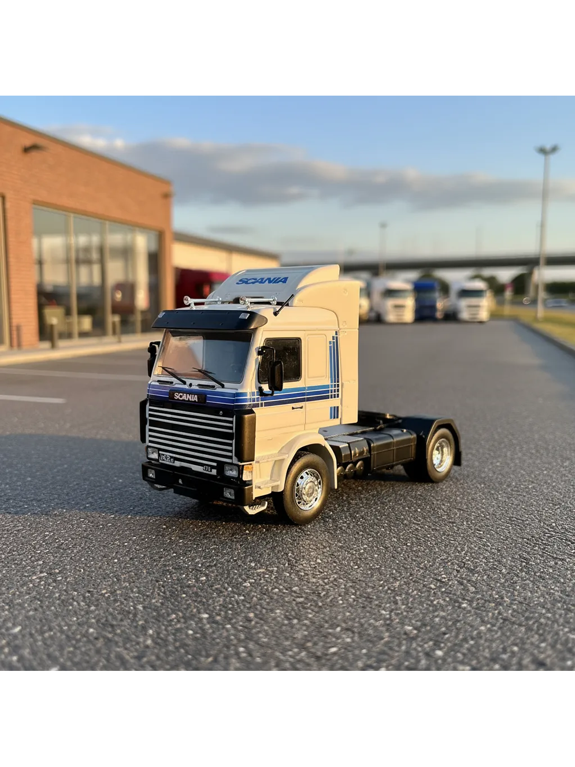 Camión Scania 142M Año 1987 – Ixo Models Escala 1:43 | Réplica Coleccionable de Alta Precisión 1
