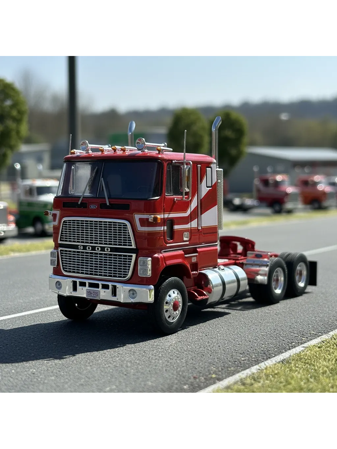 Camión Ford CL 9000 (1976) a Escala 1:43 | Modelo Ixo models. Coleccionable, en Metal Detallado 1