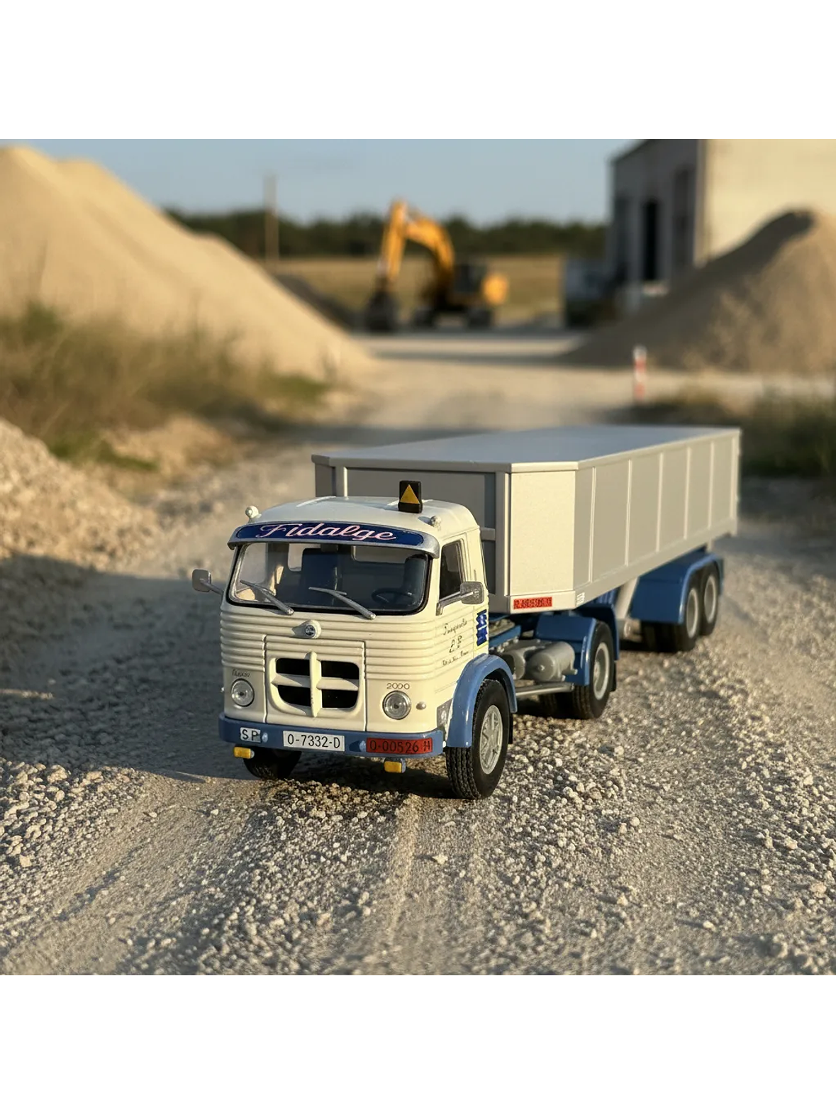 Pegaso 2020 B (1973) “Transportes L. Fidalgo” Tolva | Escala 1:43 Salvat/IXO Die-cast 1