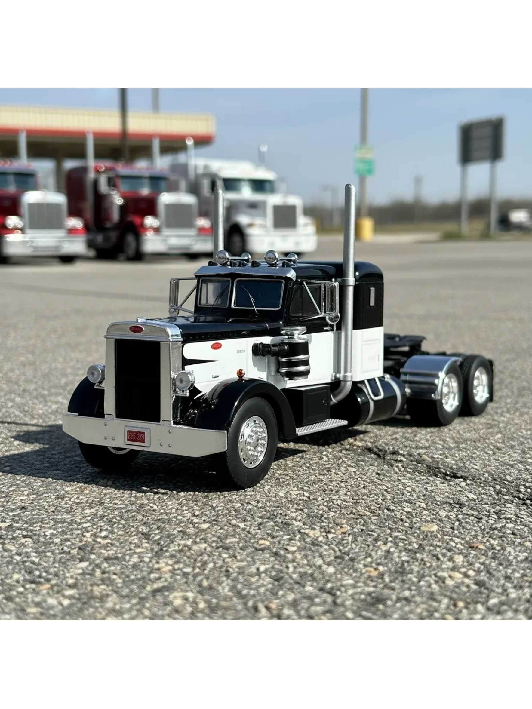 Peterbilt 350 1952 (1:43) – Camión Clásico Ixo Models – “Iron-Nose” 10