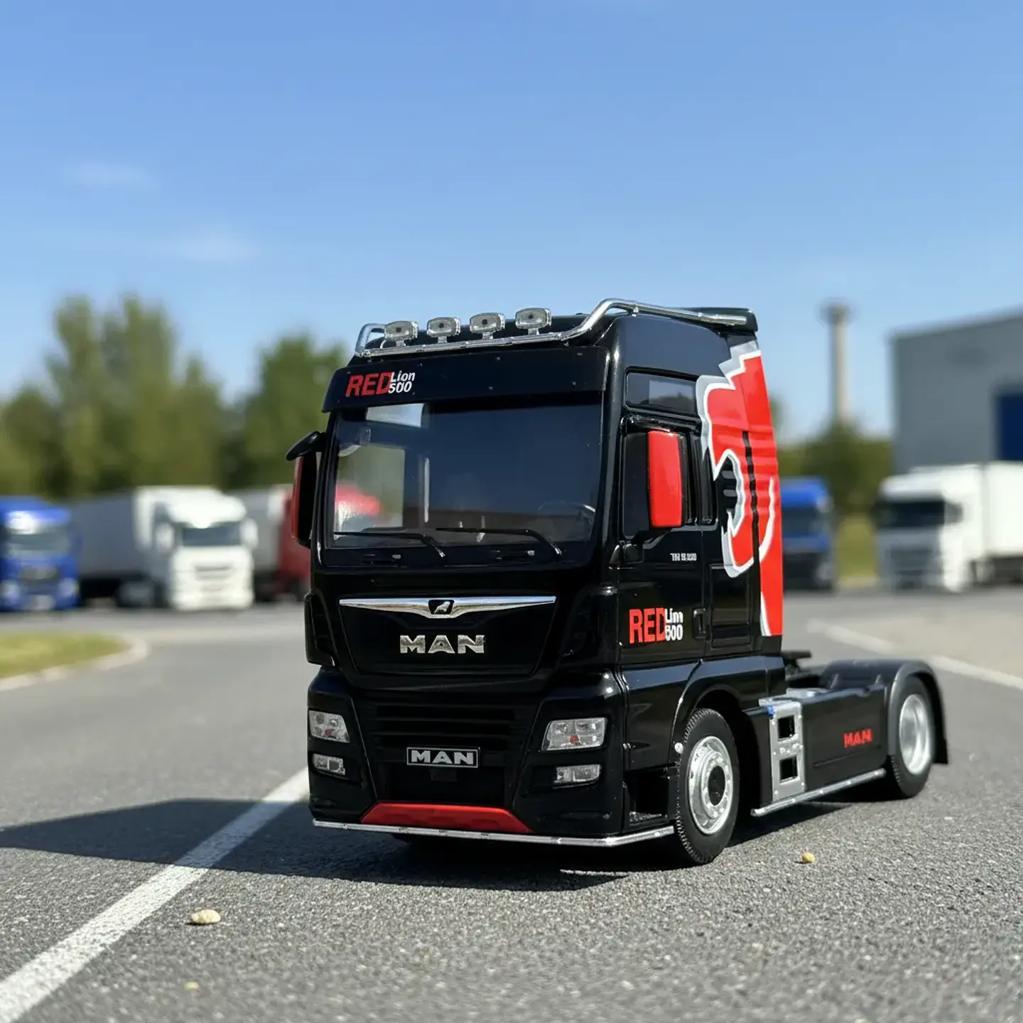 Camión MAN TGX XXL EvoLion (2020) | IXO Escala 1:43 24