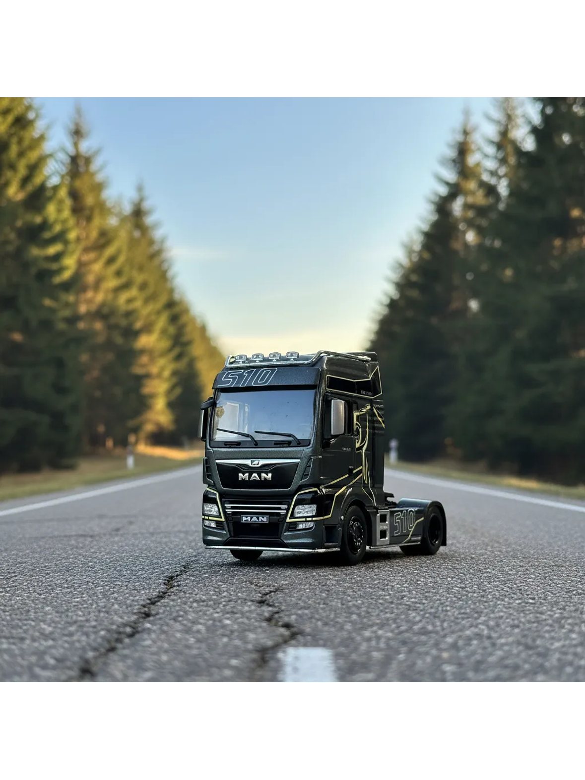 MAN TGX XXL EvoLion 2020 (1:43) – Camión Europeo Premium Ixo Models 1