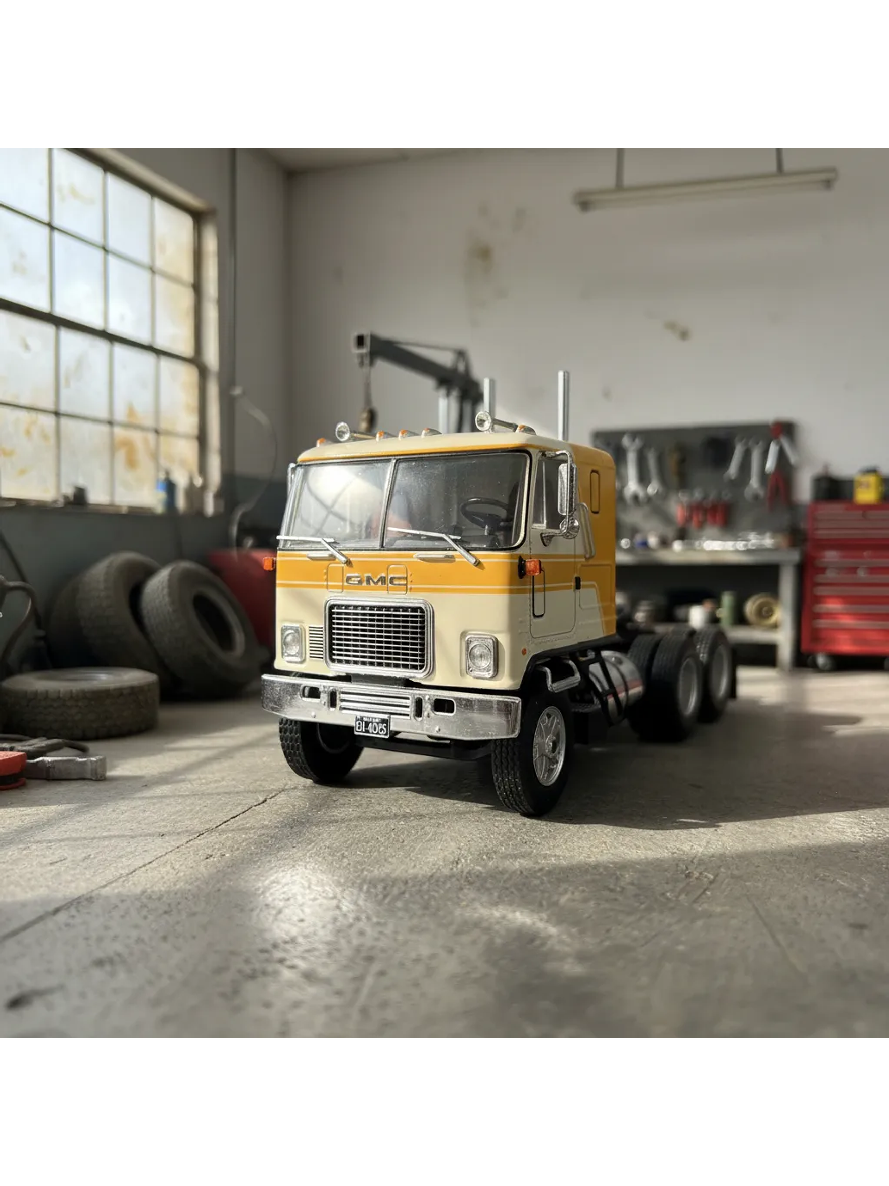 GMC Astro 95 Tractor Truck 1970 – IXO Models 1:43 – Ícono Americano de Cabina Frontal 11