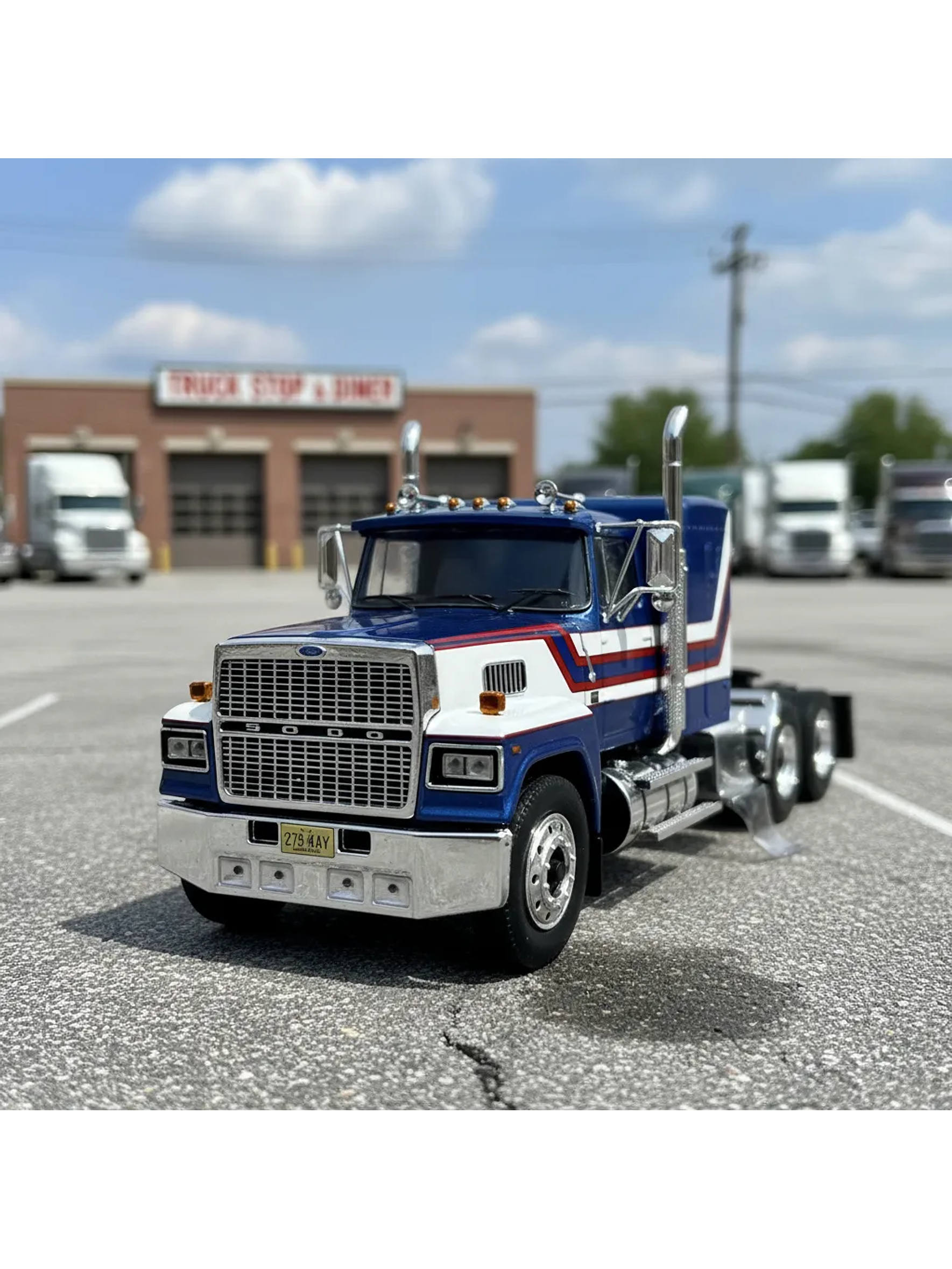 Camión Ford LTL-9000 – Ixo Models 1:43 – Clásico Americano en Chile 1