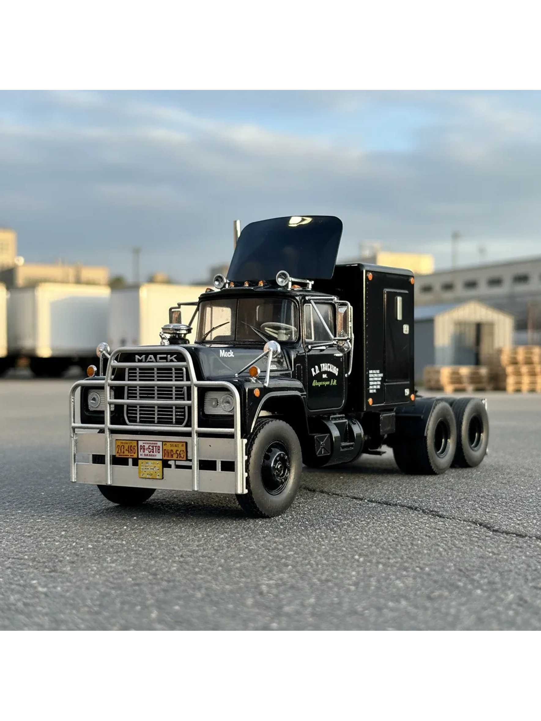 Camión Mack Serie R 1966 – Ixo Models 1:43 – Clásico Americano de Carreteras 1