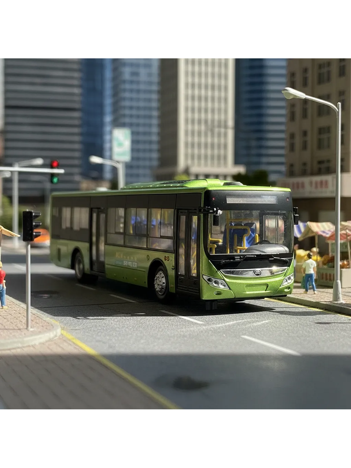 Bus Yutong ZK6128 “E12” (RED movilidad) Miniatura escala 1:42 Die-cast  1