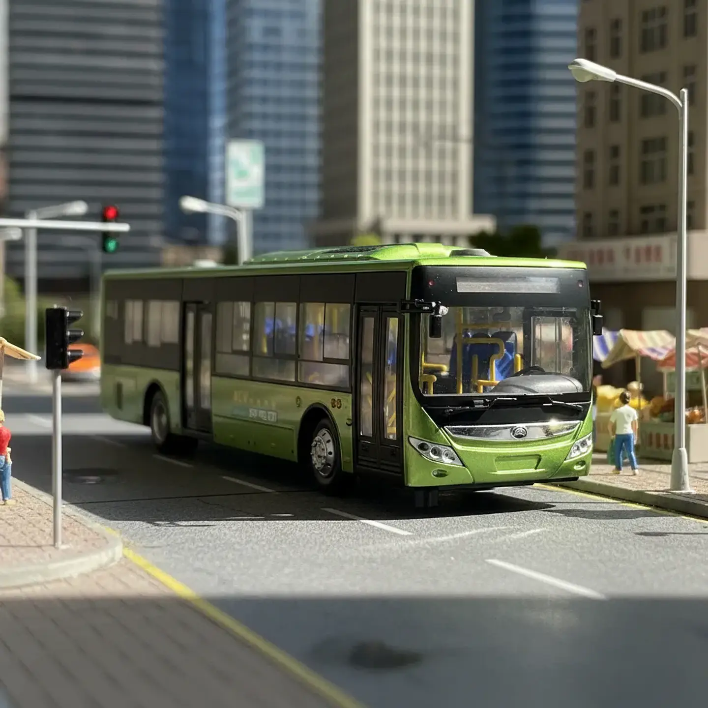 Bus Yutong ZK6128 “E12” (RED movilidad) Escala 1:42 4