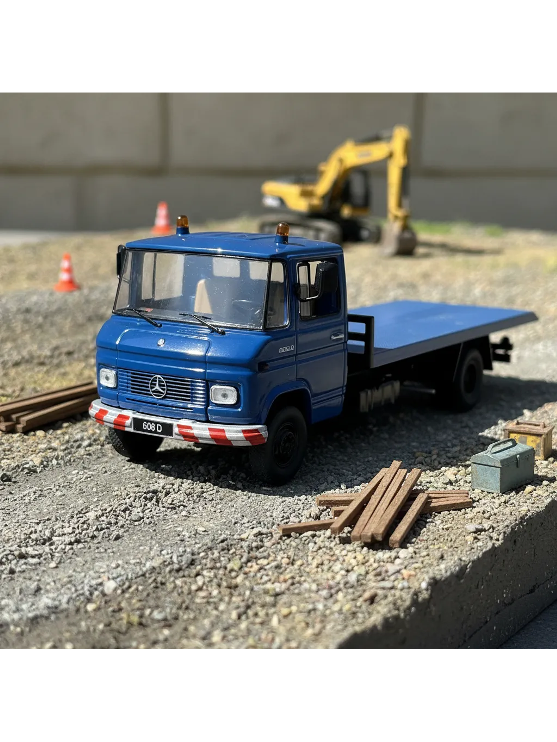 Mercedes-Benz L608D 1980 – Ixo Models 1:43 – Clásico del transporte chileno 1