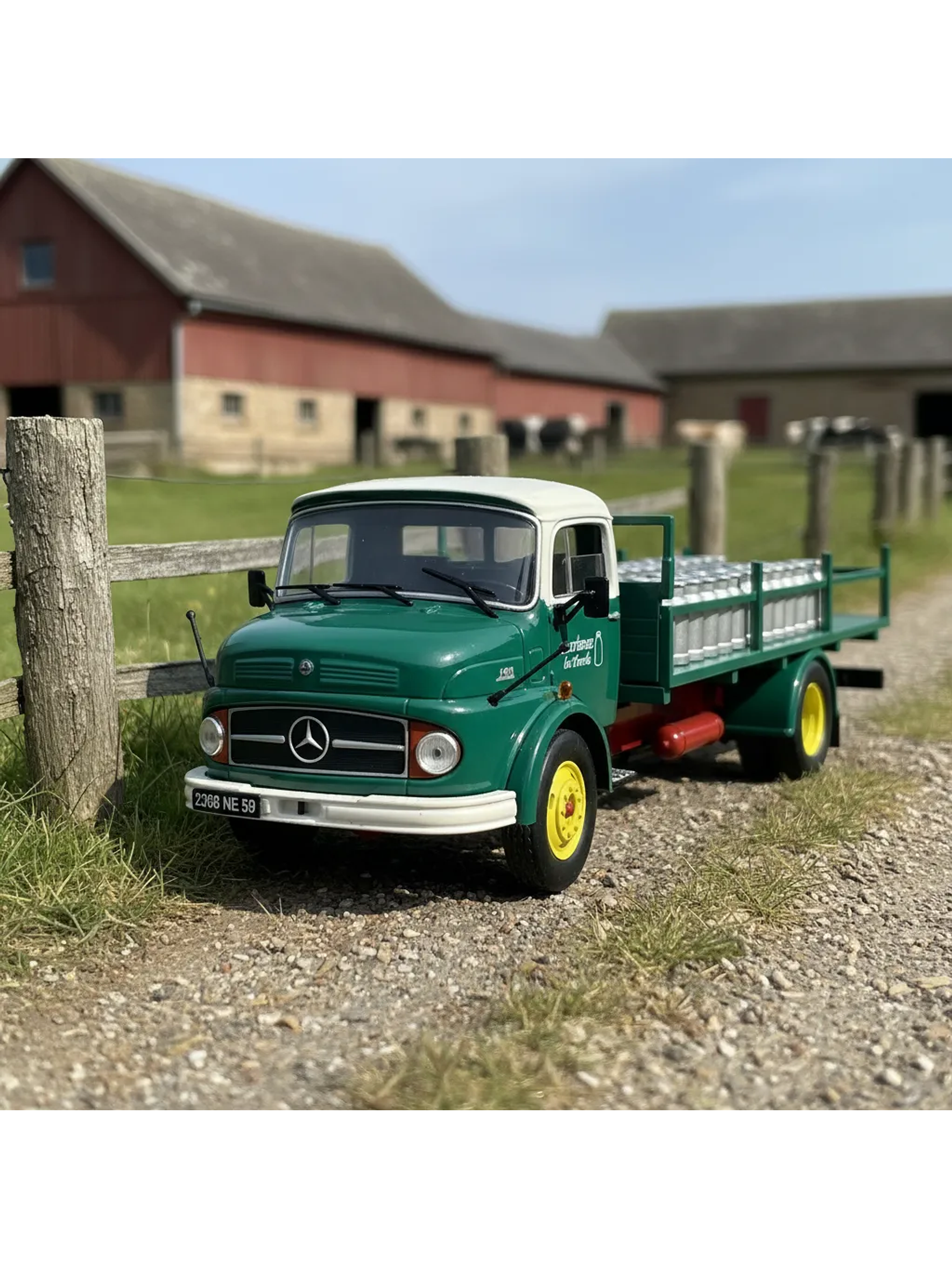 Mercedes-Benz L 1113 Laitier 1968 – Camión Lechero Clásico | IXO Models 1:43 1