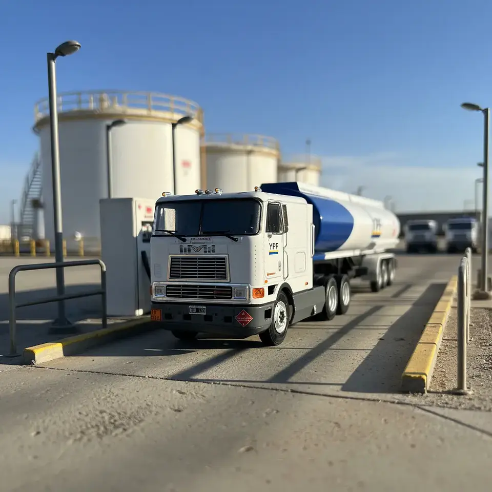 Camión International Eagle 9700 Cabover (1997) | Altaya 1:43 3