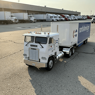 Freightliner FLA NorthAmerican – Camión Clásico Americano – 1:43