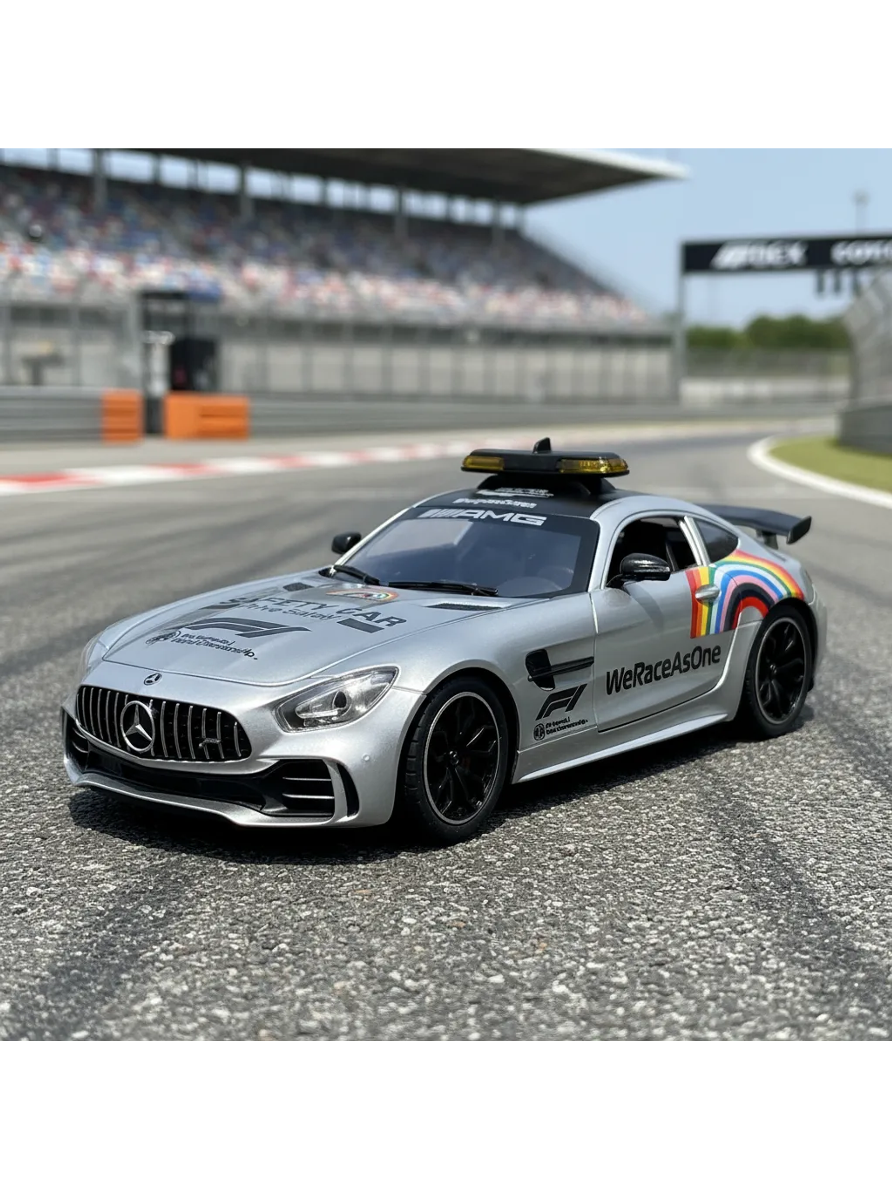 Mercedes-AMG GT R “F1 Safety Car” 1:24 plata – CHE ZHI | Réplica WeRaceAsOne para coleccionistas en Chile 1