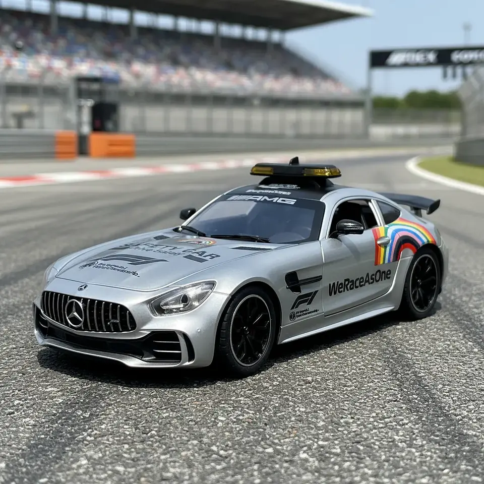 Auto Mercedes-Benz AMG GT R “F1 Safety Car” 1:24 5
