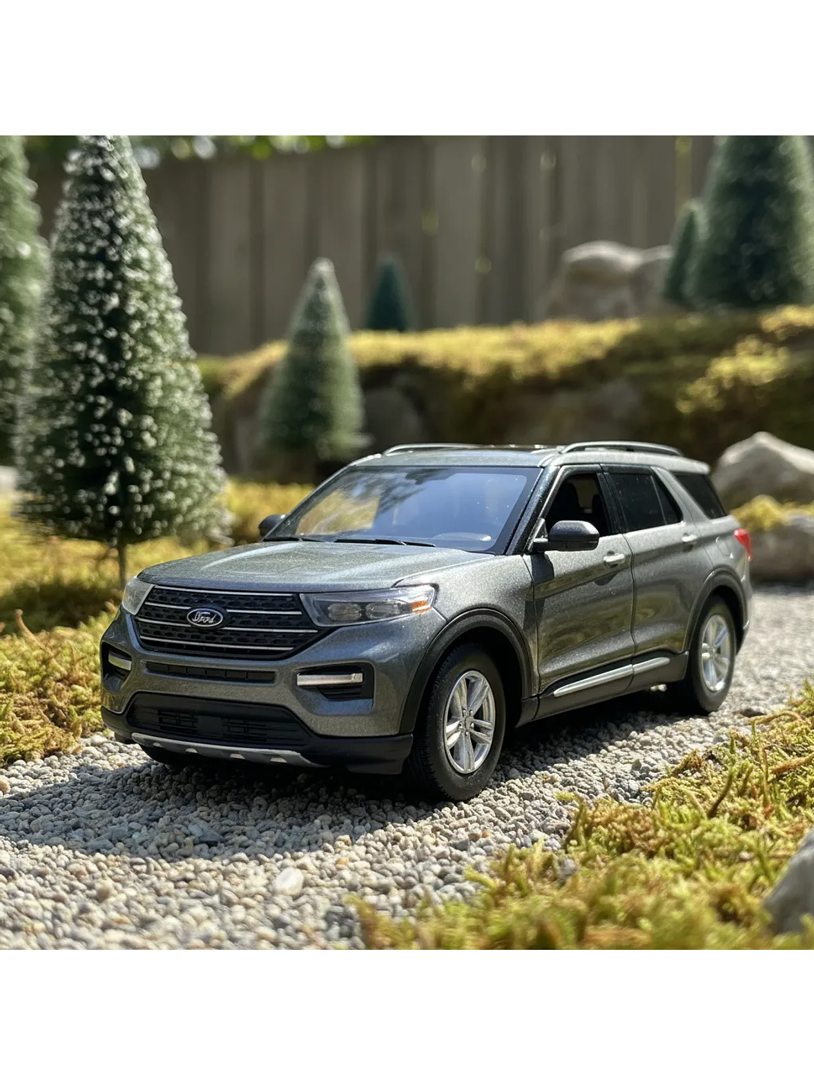 Motormax Ford Explorer XLT 2022 1:24 – SUV tres filas moderno para coleccionistas | Ruta Nostalgia 12