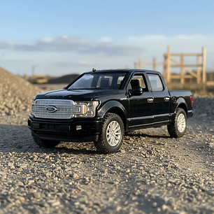 Motormax Ford F-150 Limited Crew Cab 2019 1:24 (negra) – lujo “full-size” hecho miniatura