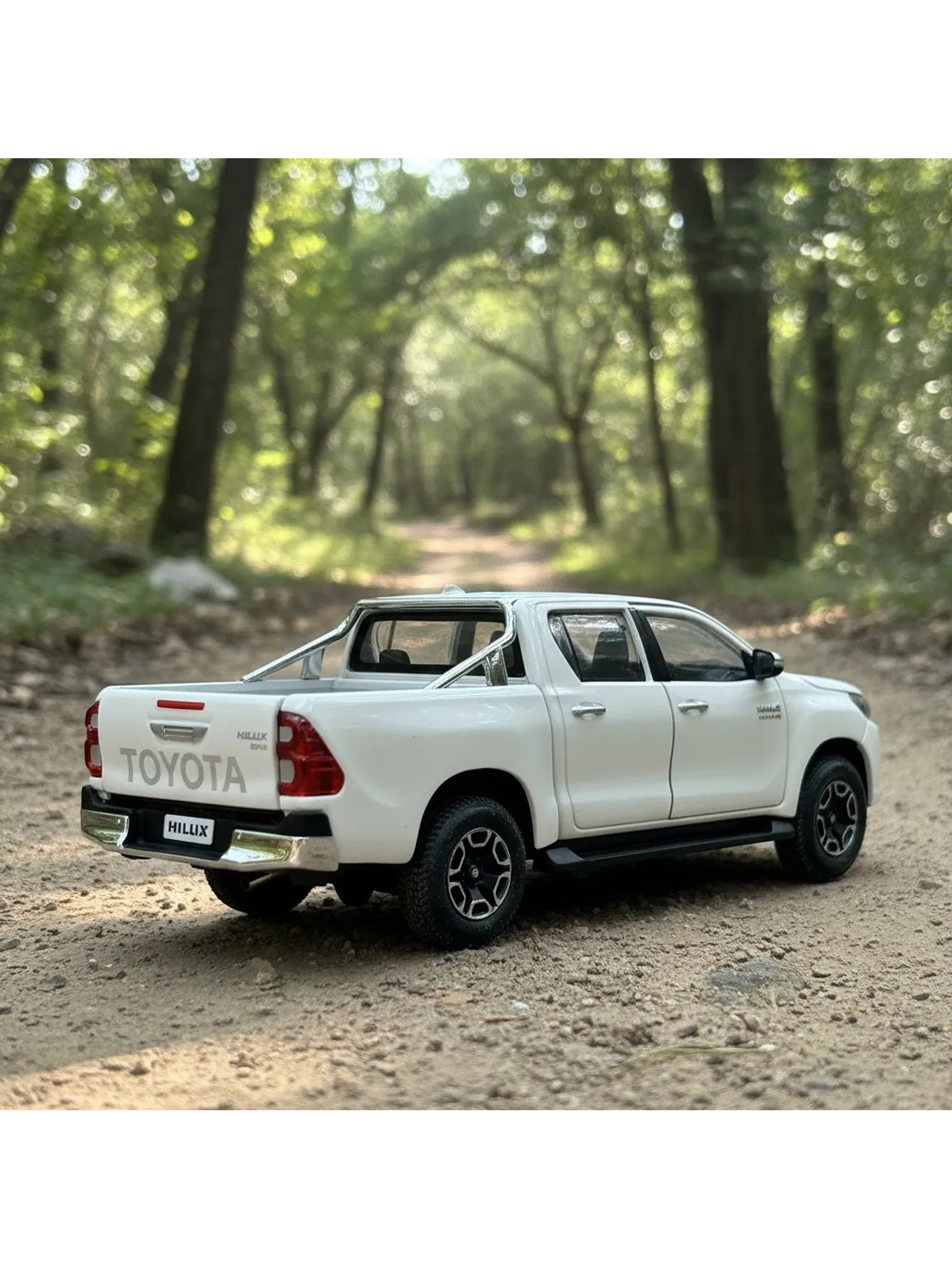Maisto 1:27 Toyota Hilux Doble Cabina – Camioneta die-cast de trabajo y leyenda en Chile 2
