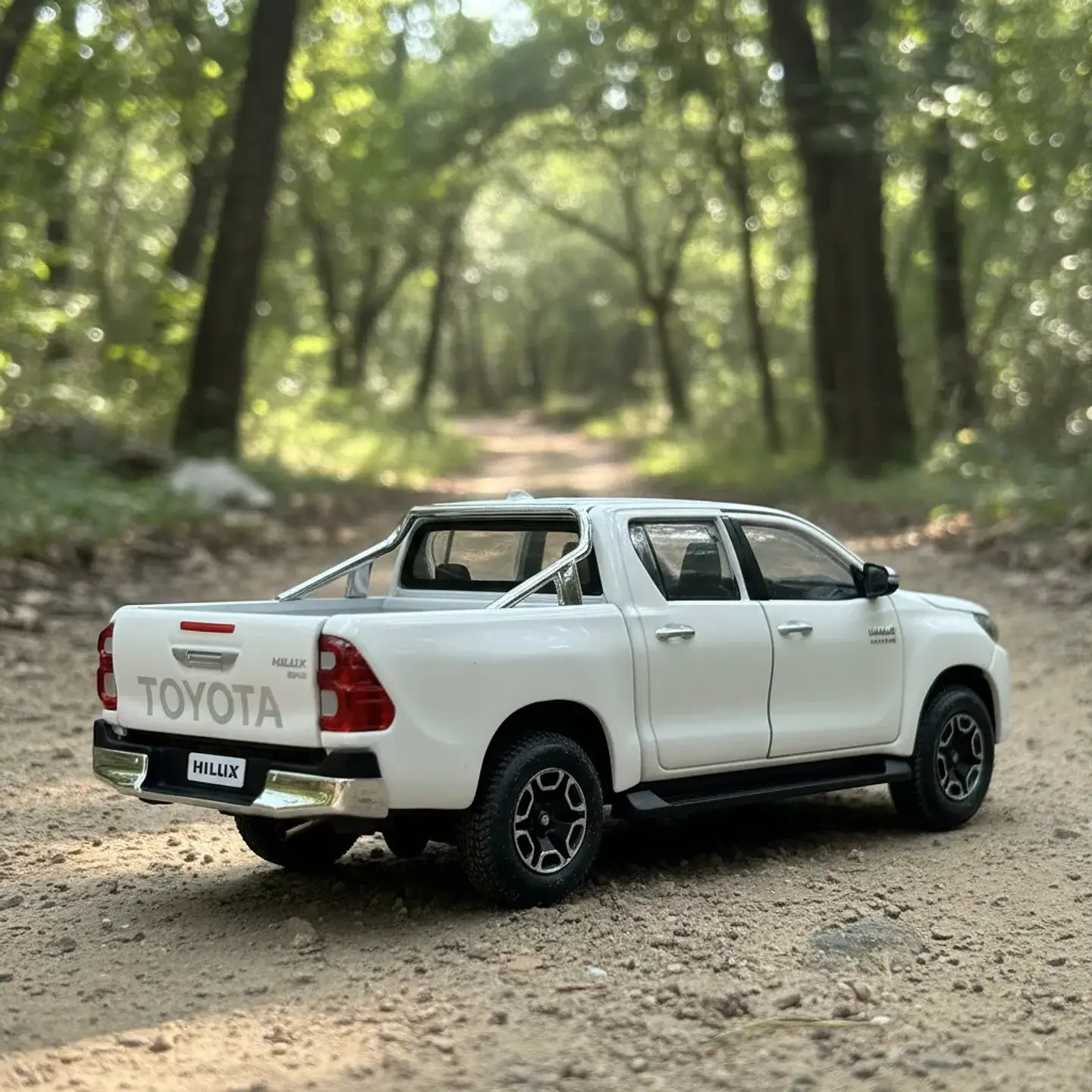Camioneta Toyota Hilux Doble Cabina | Maisto 1:27 2