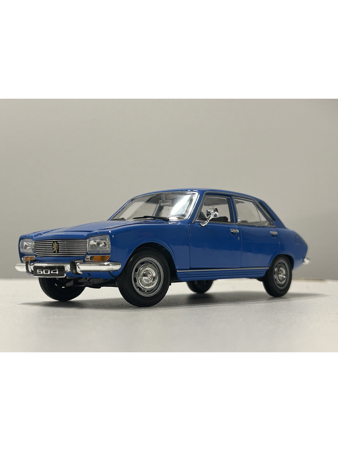 Peugeot 504 1975 azul Welly 1:24 – Clásico familiar y taxi de los 70 1