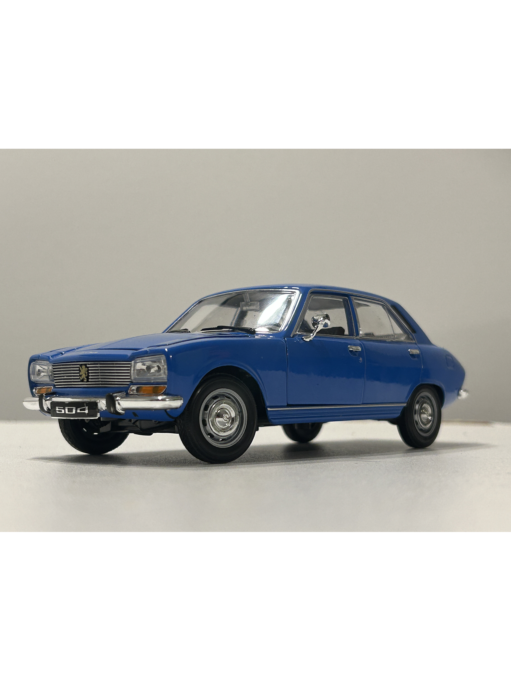 Peugeot 504 1975 azul Welly 1:24 – Clásico familiar y taxi de los 70 1