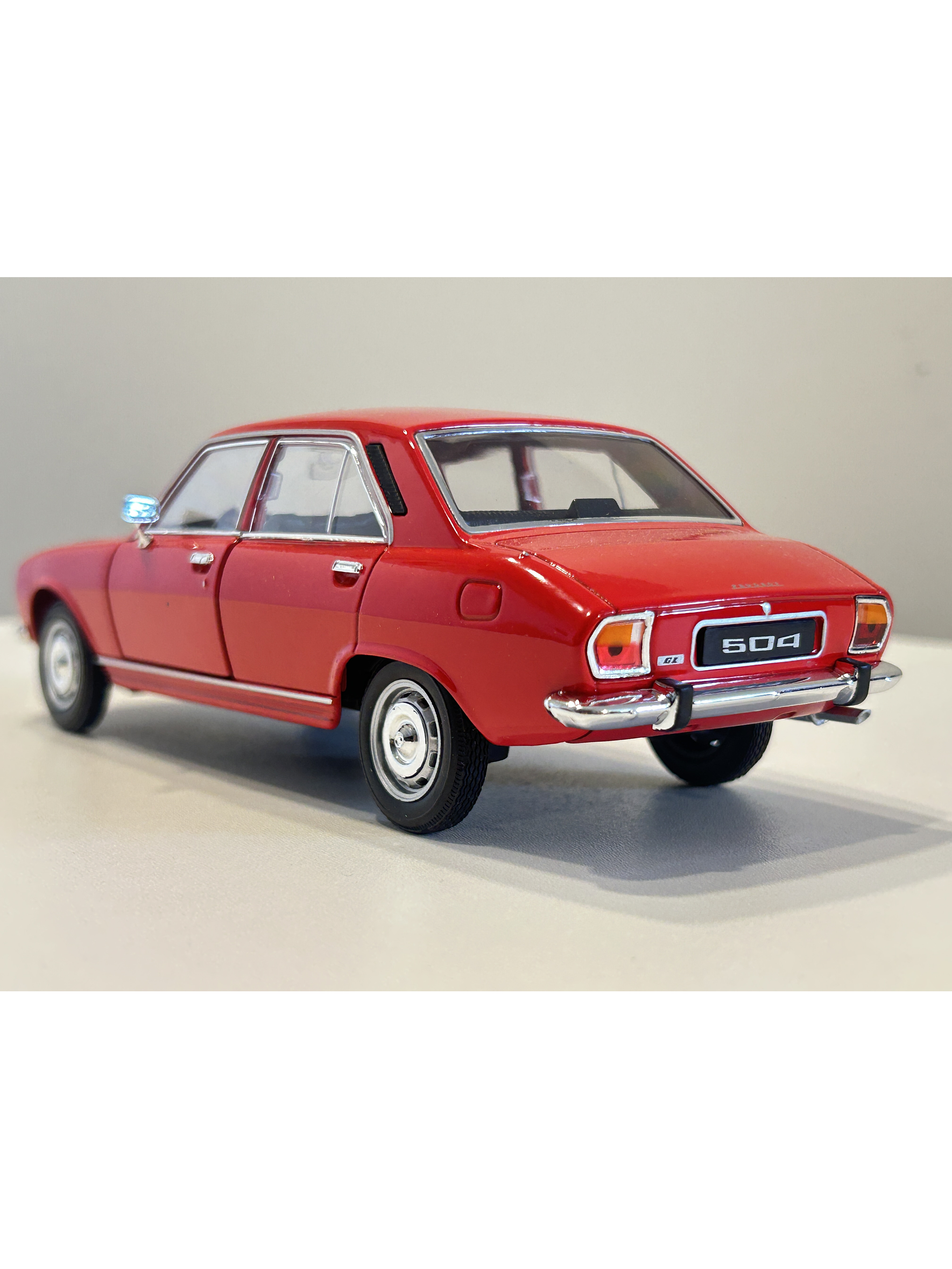 Peugeot 504 1975 azul Welly 1:24 – Clásico familiar y taxi de los 70 21