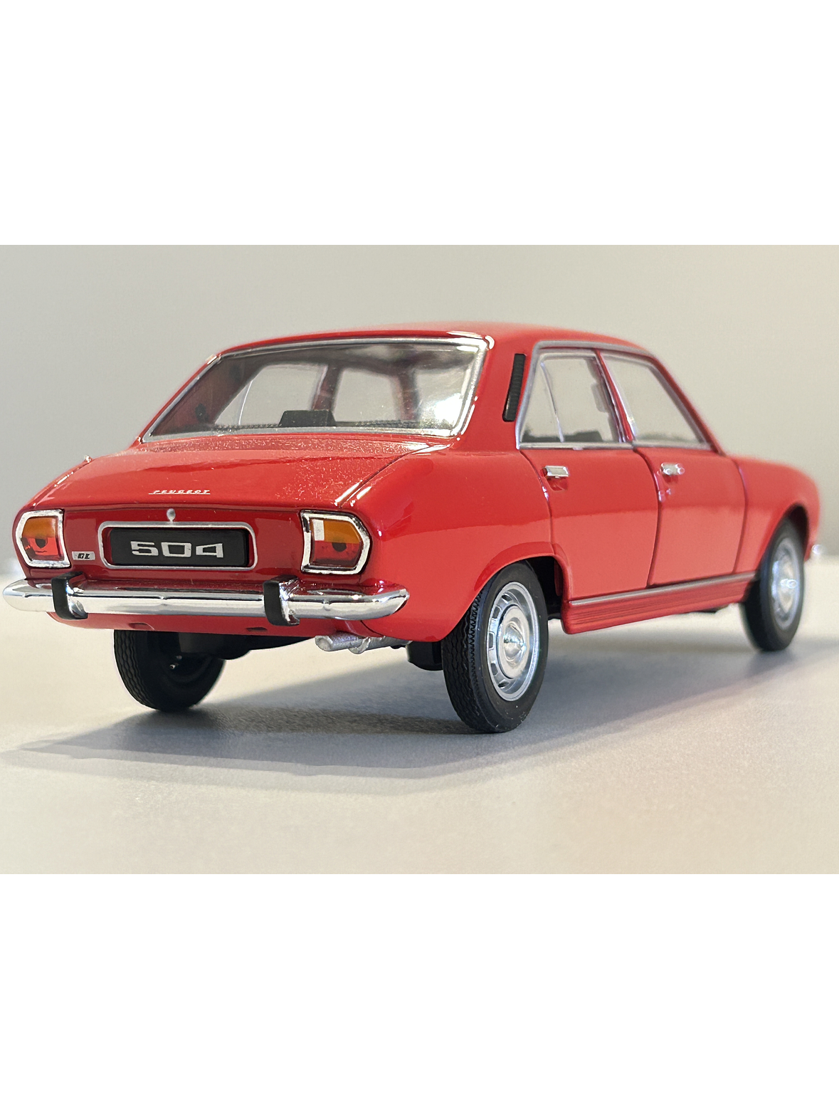 Peugeot 504 1975 azul Welly 1:24 – Clásico familiar y taxi de los 70 18