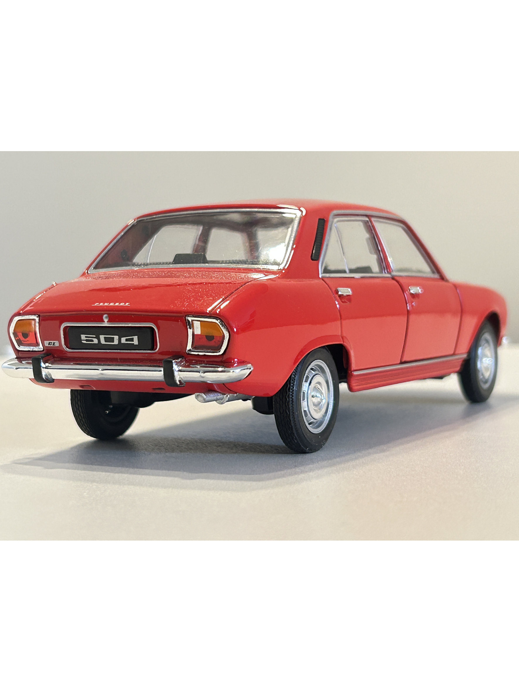 Peugeot 504 1975 azul Welly 1:24 – Clásico familiar y taxi de los 70 18