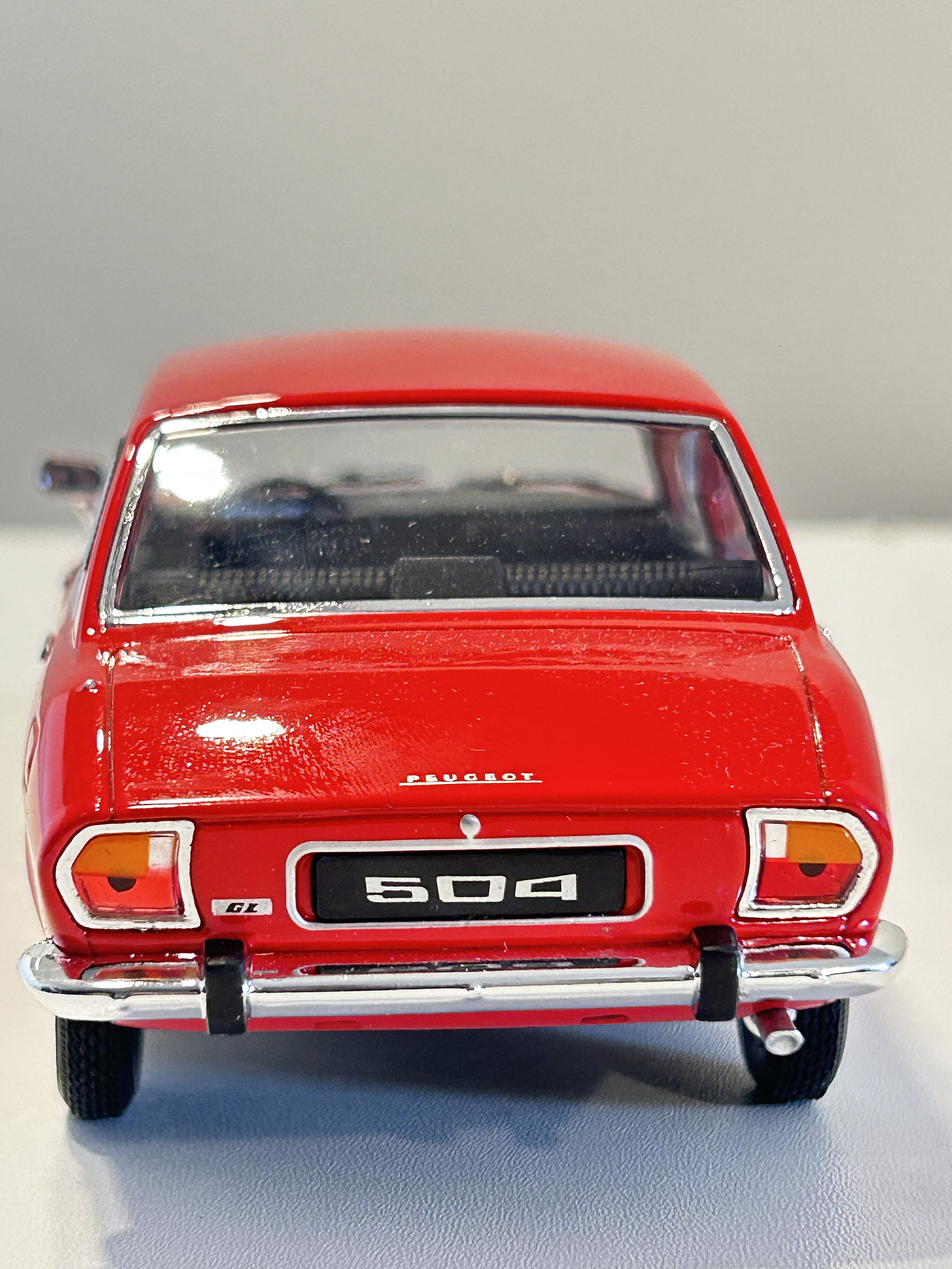 Peugeot 504 1975 azul Welly 1:24 – Clásico familiar y taxi de los 70 19